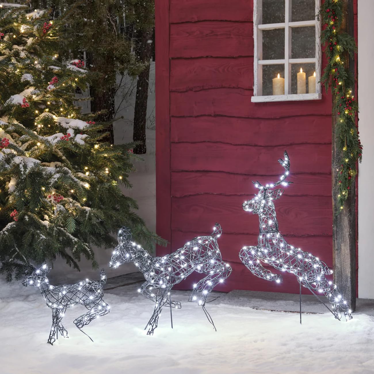 Lights4fun 3er Set Springende Harlow Rentierfamilie | mit warmweißen und kalten LEDs | Weihnachtsdekoration Hirsch Reh Rehkitz für Weihnachten | für innen und außen | mit Netzkabel [Energieklasse A]