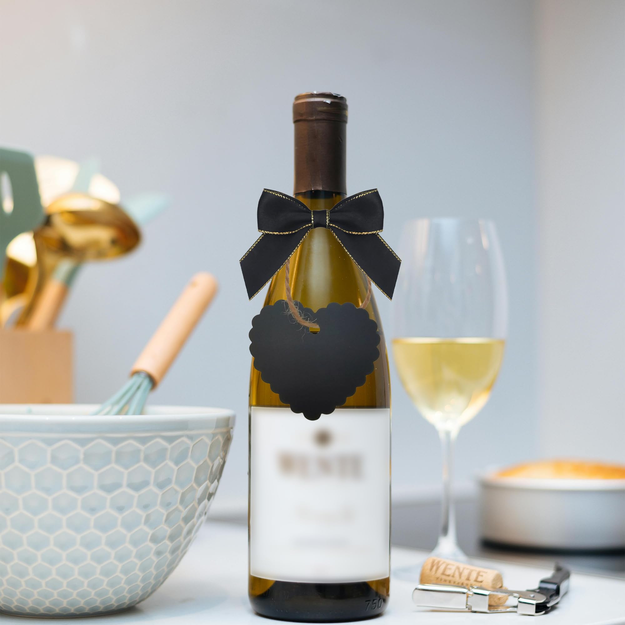 Decorazione di Etichette Bottiglie di Vino, Etichette per Vino 20Pcs Etichette per Bottiglia e 20Pcs Fiocchi Regalo Targhette Etichette Carta Kraft per DIY Bottiglie di Vino Spumante (Nero)
