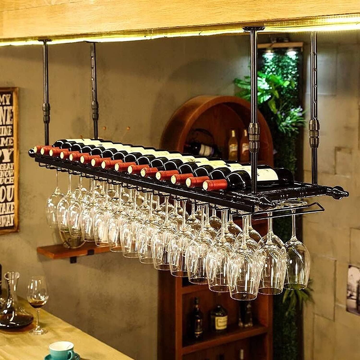 Casier à vin suspendu en métal noir mat pour cave de dégustation et restaurant chic