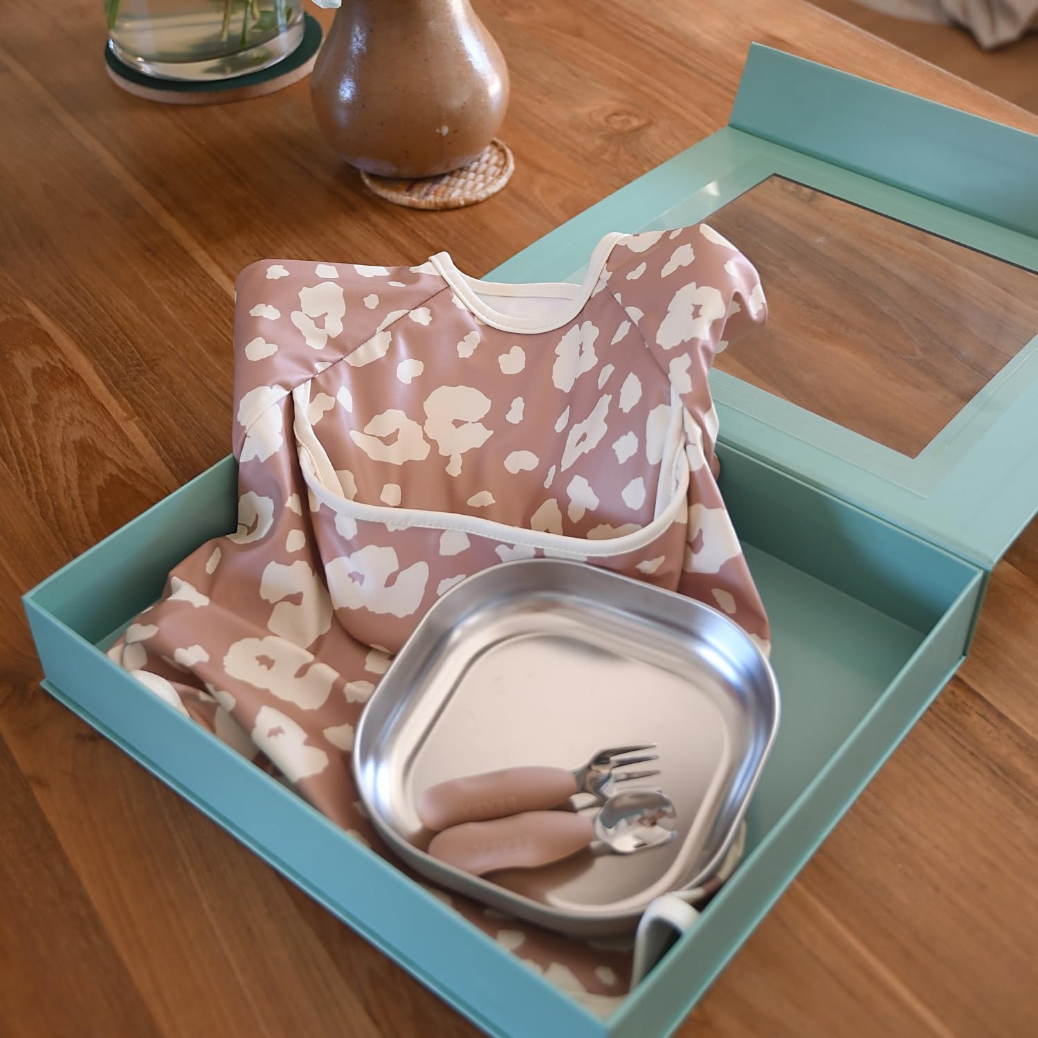 BÉABA Set Pappa Bebè – Regalo Nascita Completo da 4 Mesi, Piatti Inox Microonde, Posate Ergonomiche, Bavaglino a Maniche, Scatola Ricordo, Materiali Sani e Duraturi – Savannah Bloom