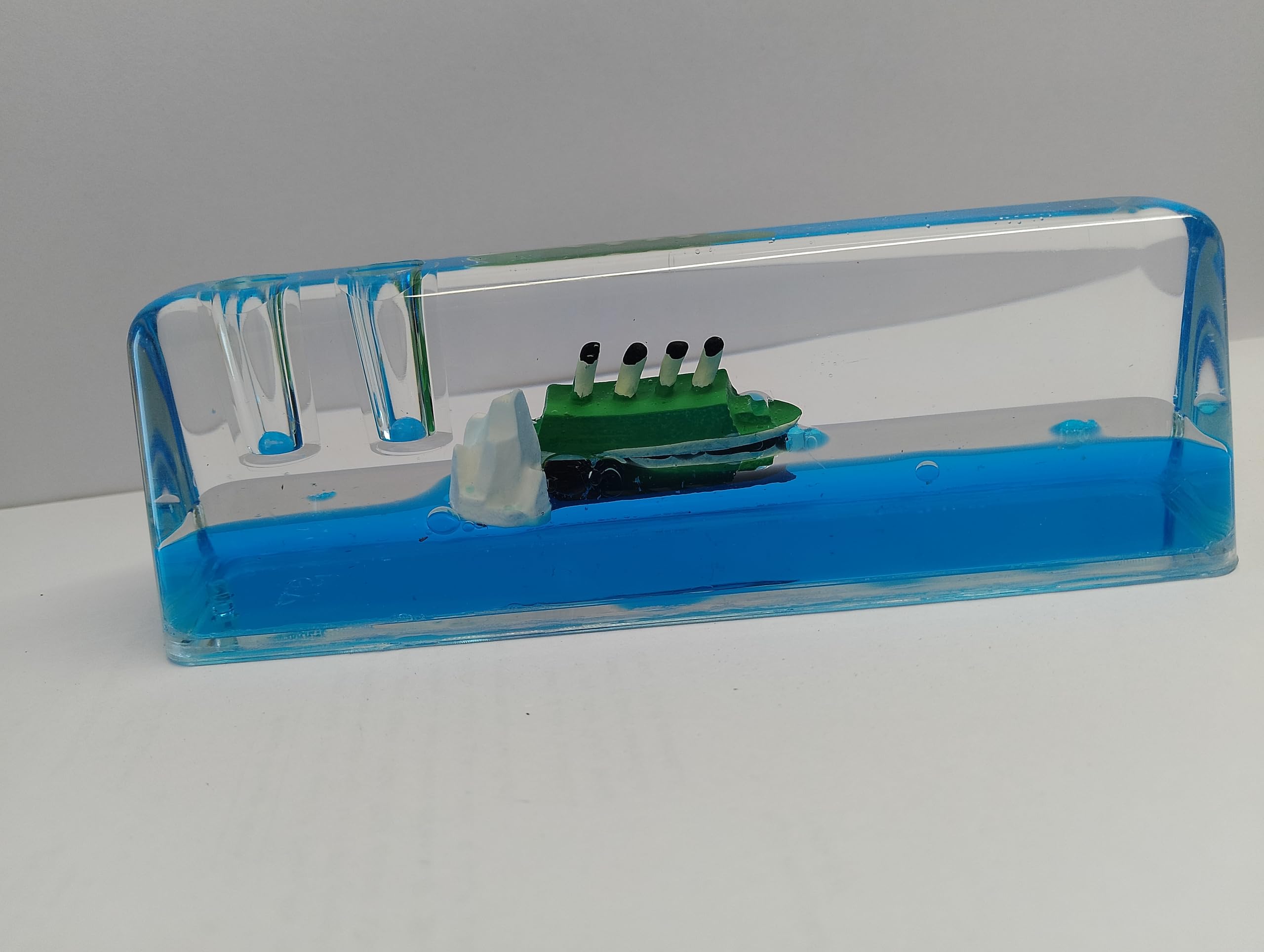 Cruise Ship Model, Liquid Wave Design 1
