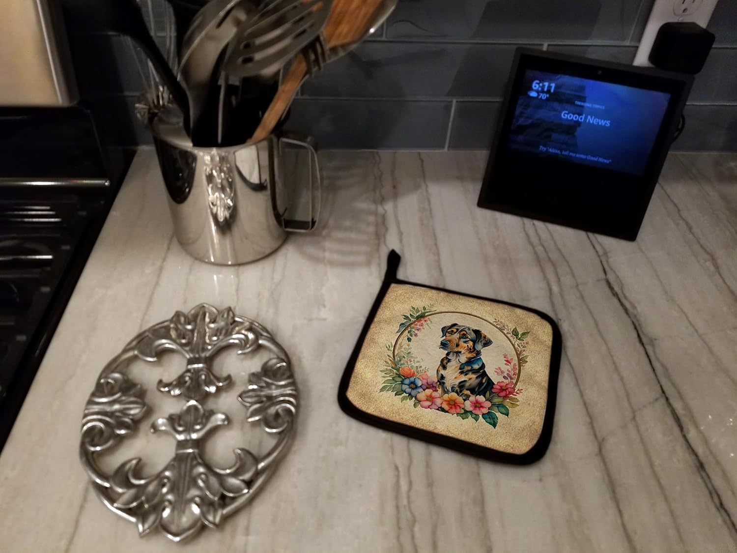 Caroline's Treasures Catahoula Leopard Dog and Flowers Pair of Pot Holders Kitchen Heat Resistant Pot Holders Sets Oven Hot Pads for Cooking Baking BBQ, 7 1/2 x 7 1/2