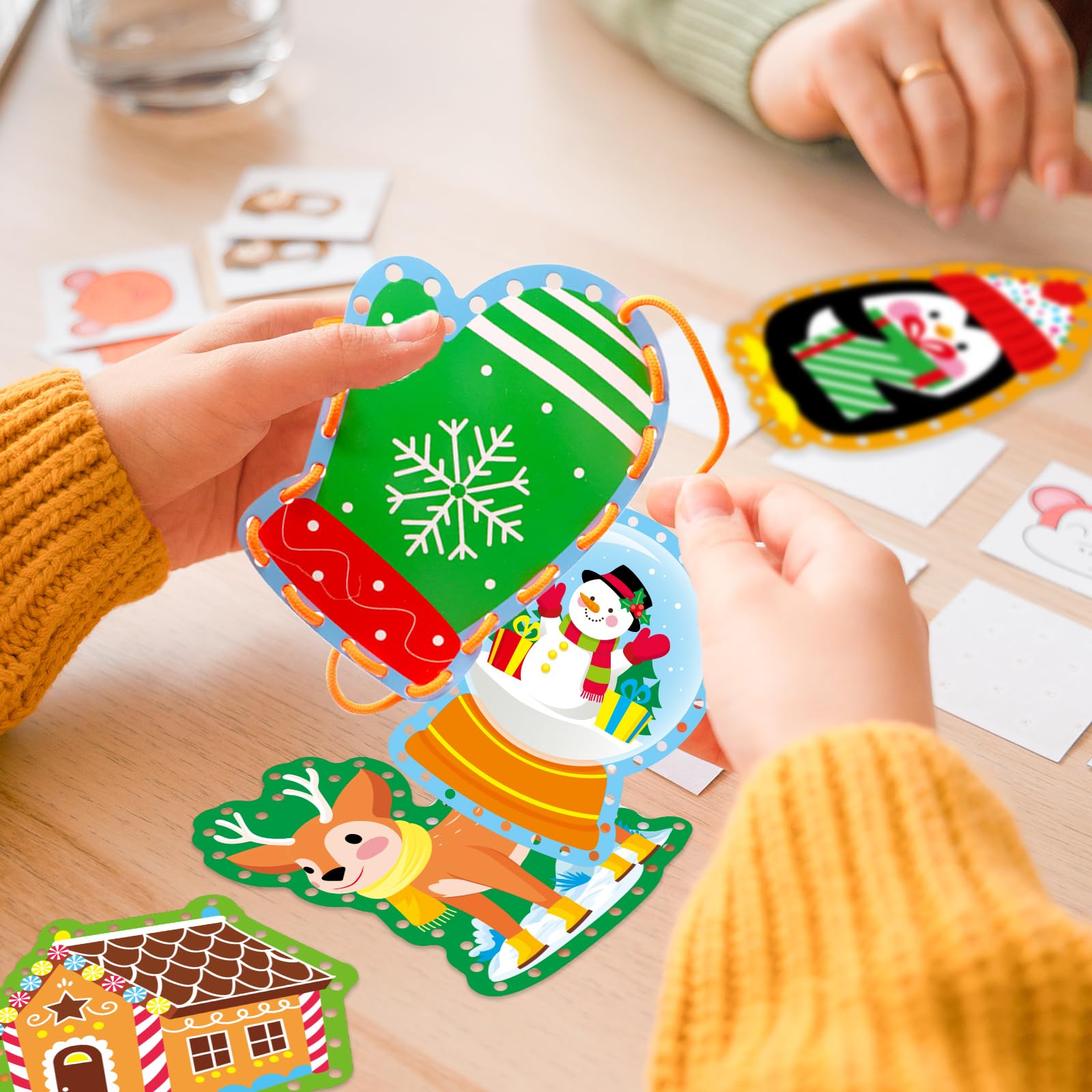 Omlisca Tarjetas de cordones de animales de invierno, 12 paquetes de kits de costura de doble cara, tarjetas de costura de Navidad, actividades educativas y de aprendizaje, habilidades motoras finas