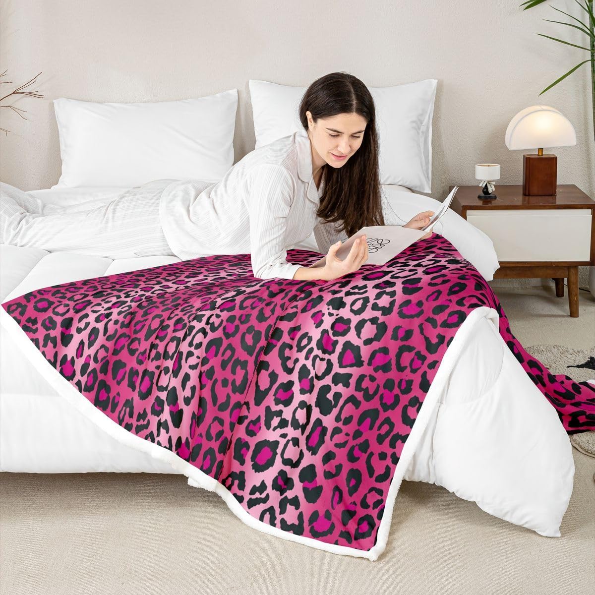 Leopard Print Sherpa Blanket Women Cheetah Print Fleece Throw Blanket Kids Girls Pink Red Black Plush Blanket Ultra Soft Decor Africa Animal Wildlife Fuzzy Blanket for Sofa Bed Couch, 40x50 Inch
