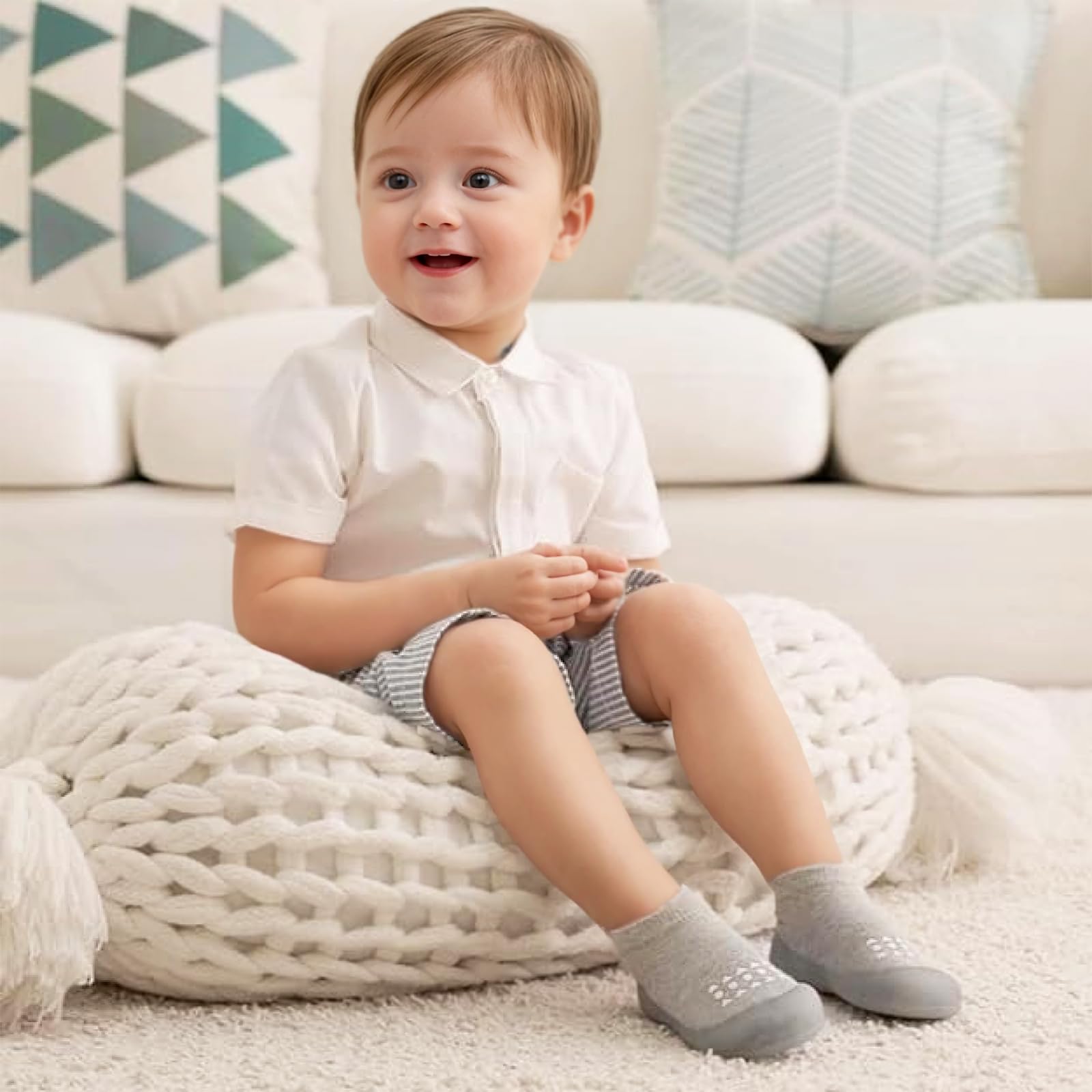 Kabwea 1 paire de chaussons bébés gris, chaussures premiers pas pour tout-petits, chaussons antidérapants, chaussettes antidérapantes enfant, chaussettes bébé antidérapantes