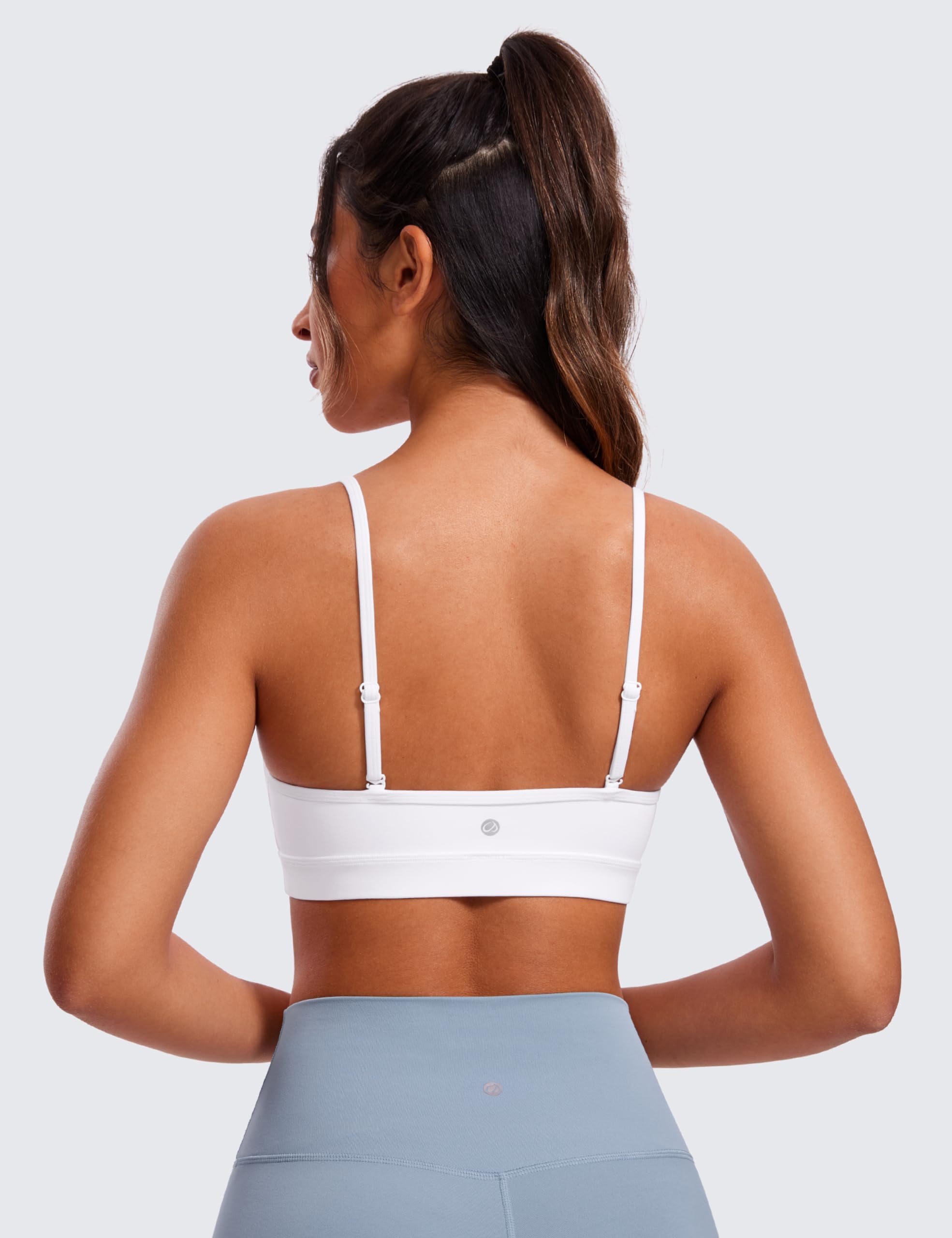 CRZ YOGA Damen Butterluxe V-Ausschnitt Sport BH Gepolstert Ohne Bügel Yoga Bra Verstellbar Spaghetti Träger Workout Crop Tops
