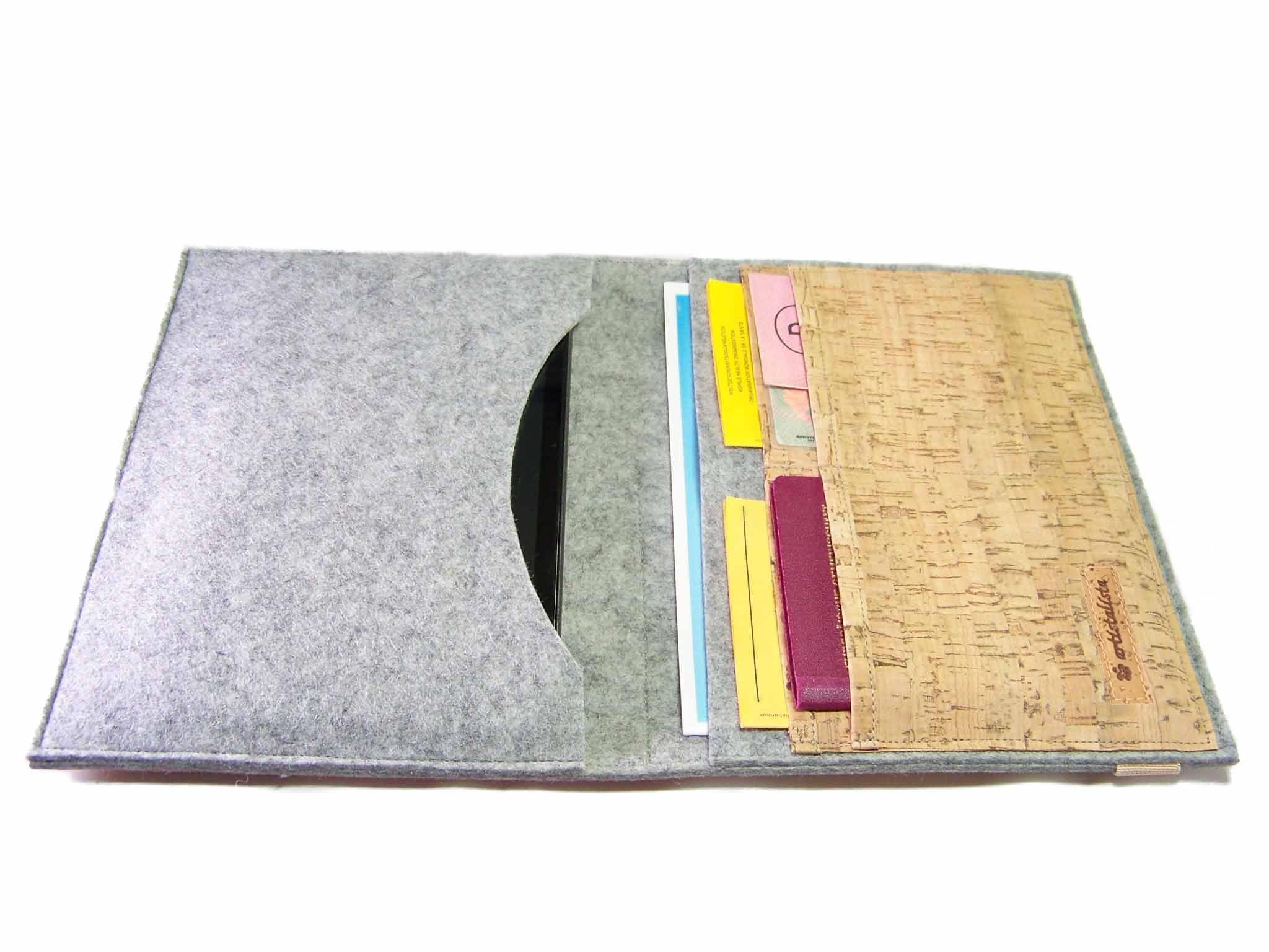Reiseorganizer Reiseetui Dokumententasche Wollfilz Filz Kork für Reisedokumente inkl. eReader-/Tabletfach bis max. 8"