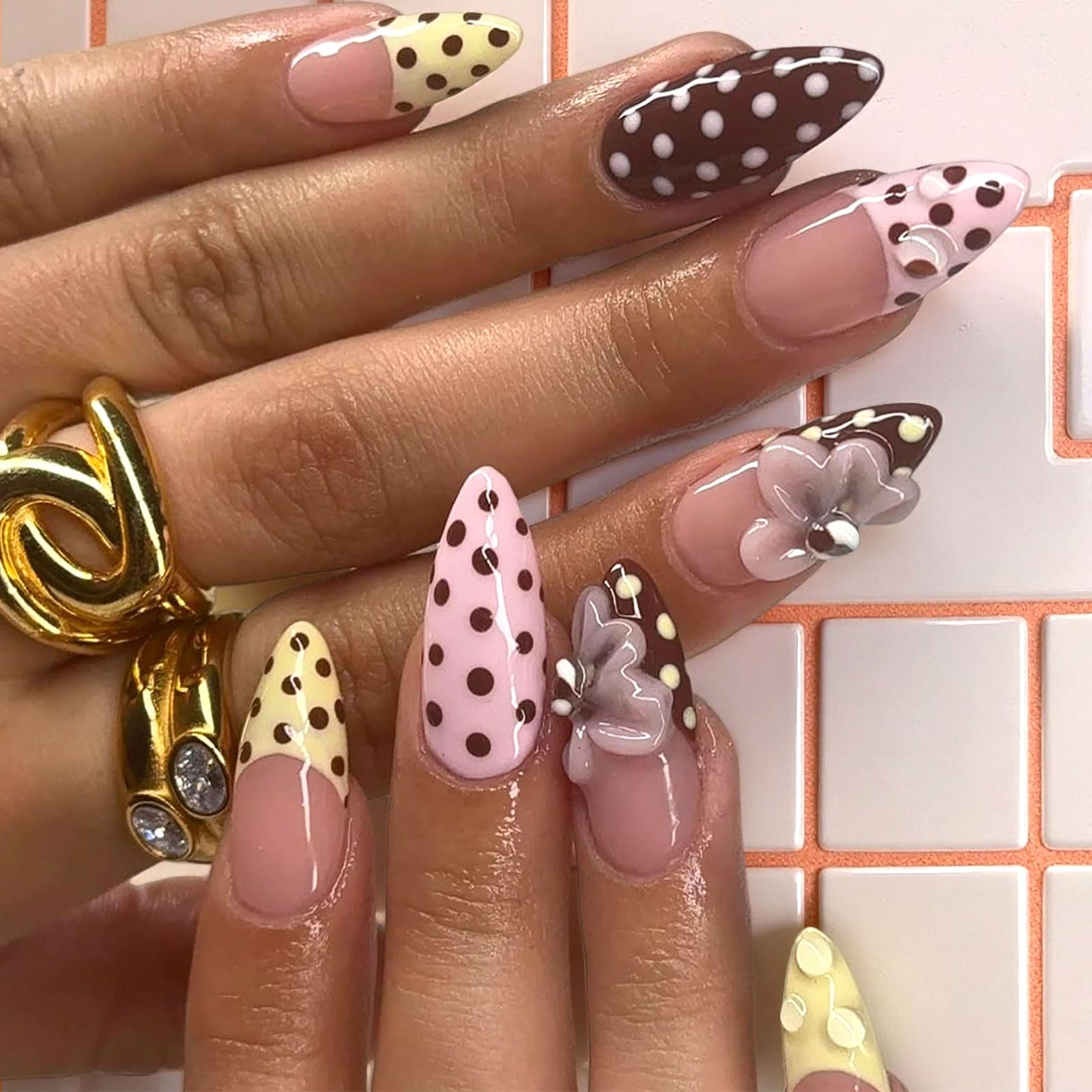 Polka Dots Unghie finte, Unghie finte a Mandorla di Media Misura con Punta Francese e Design Floreale 3D, Copertura Completa, Unghie adesive Lucide per Donne, 24 Pezzi