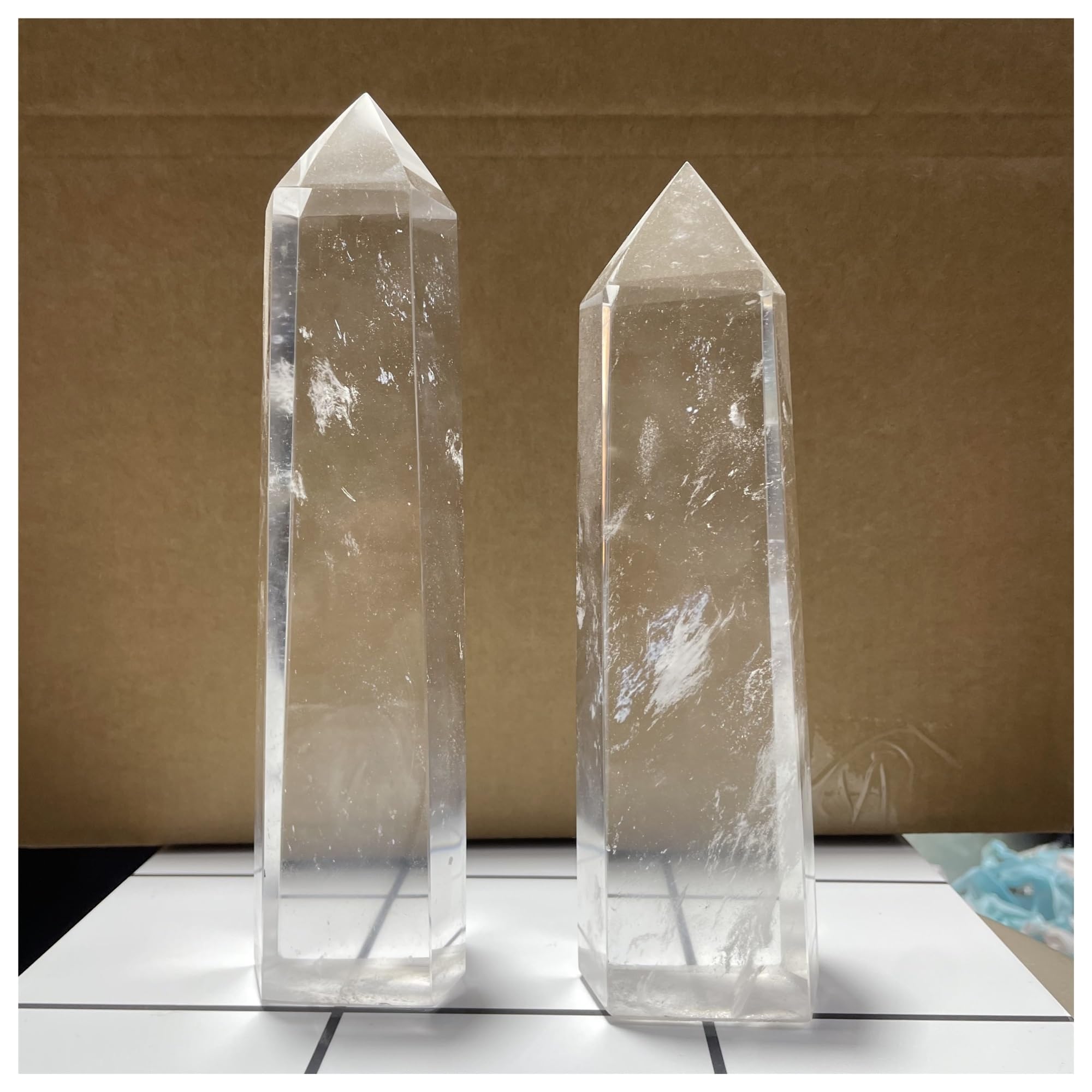 1 pieza de 1100-1300 g de cristal de cuarzo transparente de gran tamaño.