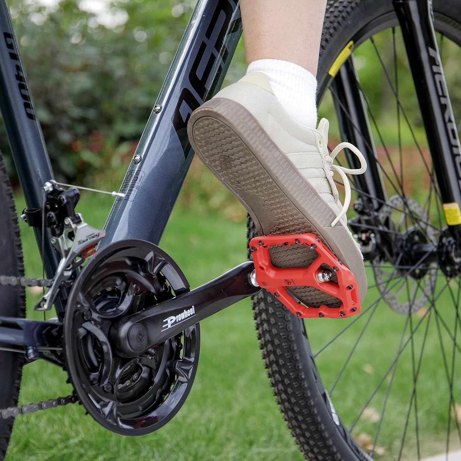 GEWAGE Mountainbike-Pedale, rutschfeste MTB-Nylonfaser-Pedale, 9/16 Zoll Fahrradpedale, leichte und breite Flache Plattformpedale (Rot1)