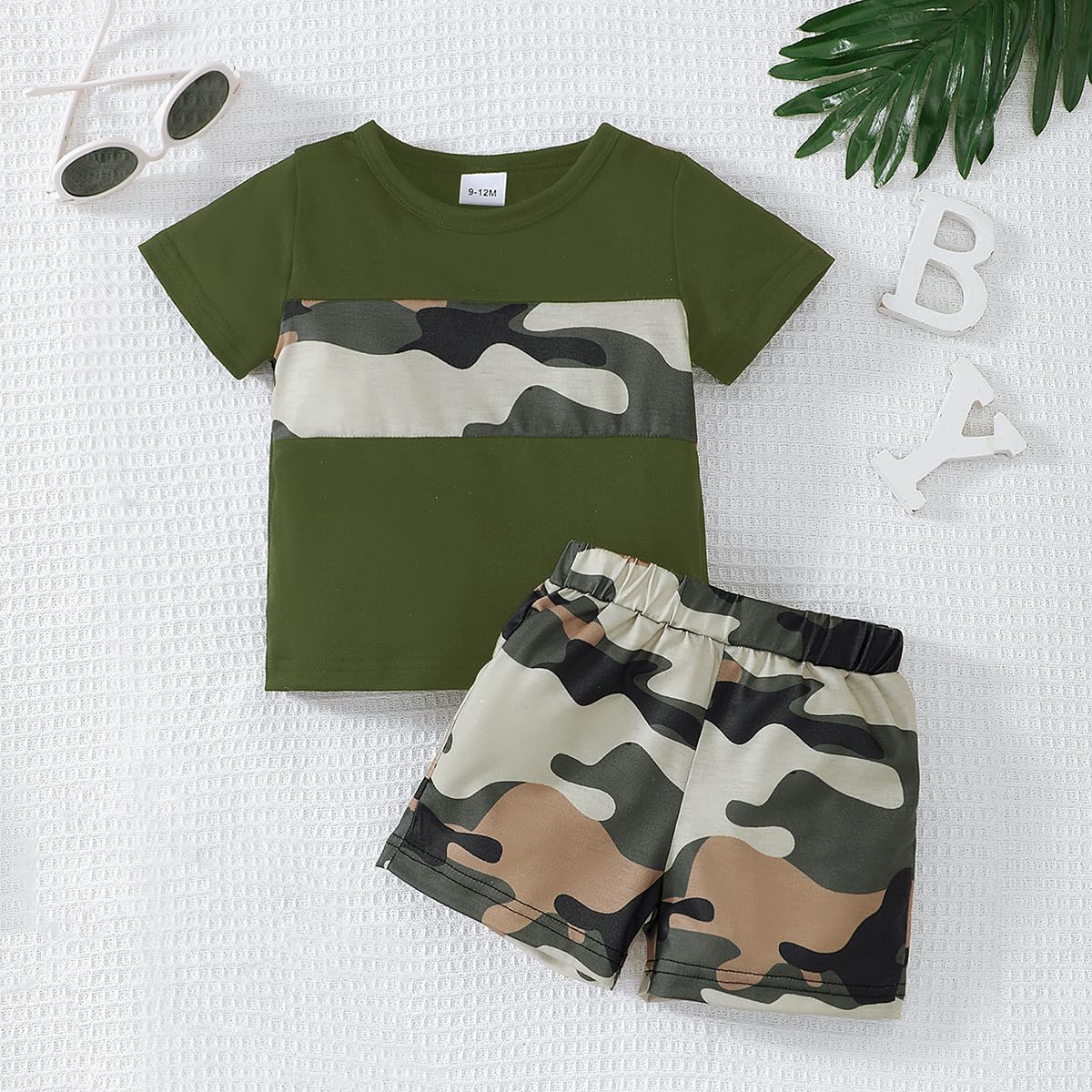 Conjunto de 2 piezas para niños pequeños, camiseta de manga corta con bloques de color y pantalones cortos de camuflaje para niños de 9 a 3 años, ropa de verano — view 2