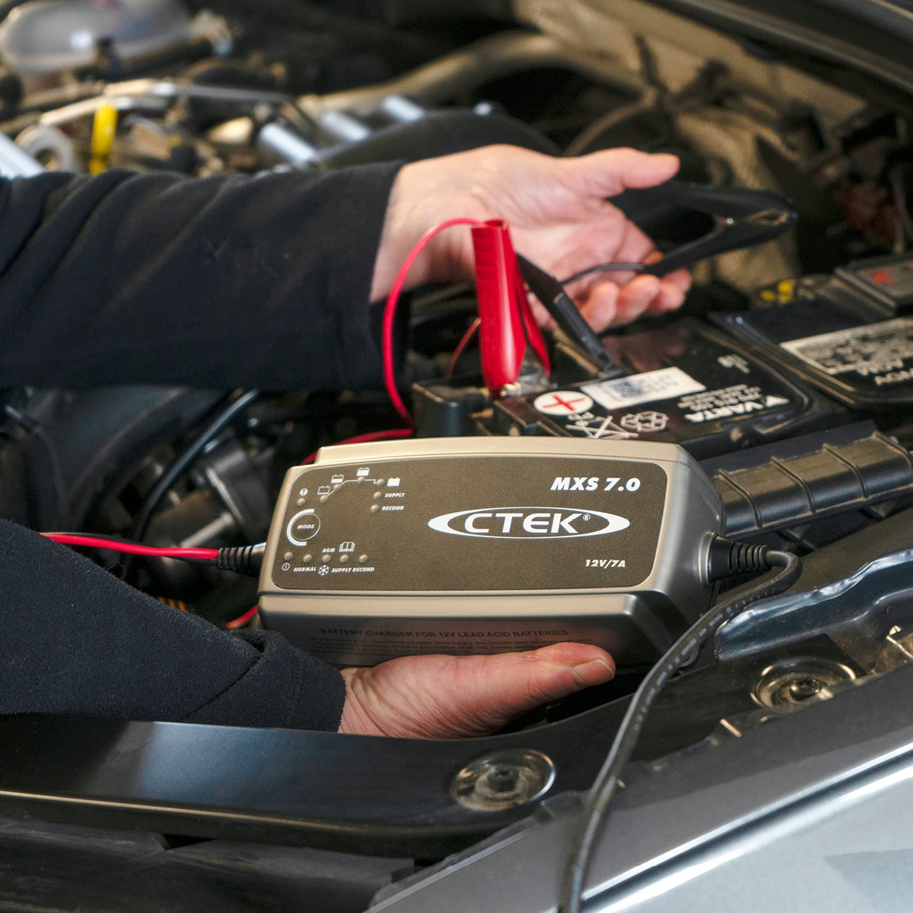 CTEK MXS 7.0 Caricabatterie 12V 7A per Batterie di Veicoli più Grandi, Caricabatterie Auto, Roulotte, Barca E Caravan, Desolfatore con Funzione di Alimentazione E Opzione AGM Dedicata