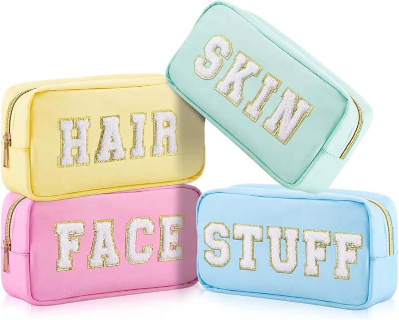 Conjunto Cunno com 4 nécessaires de nylon com zíper e patches de letras em chenille, cores pastel