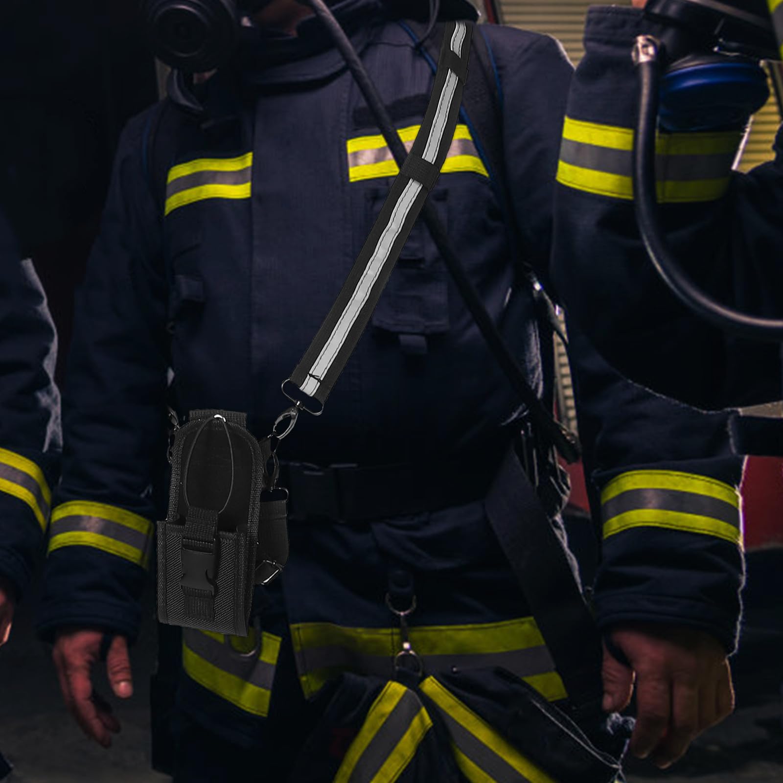 Support de Radio avec bandoulière : bandoulière Robuste pour radios portatives de Pompiers et Pochette en Sangle. Accessoires de sécurité et équipement de Formation.