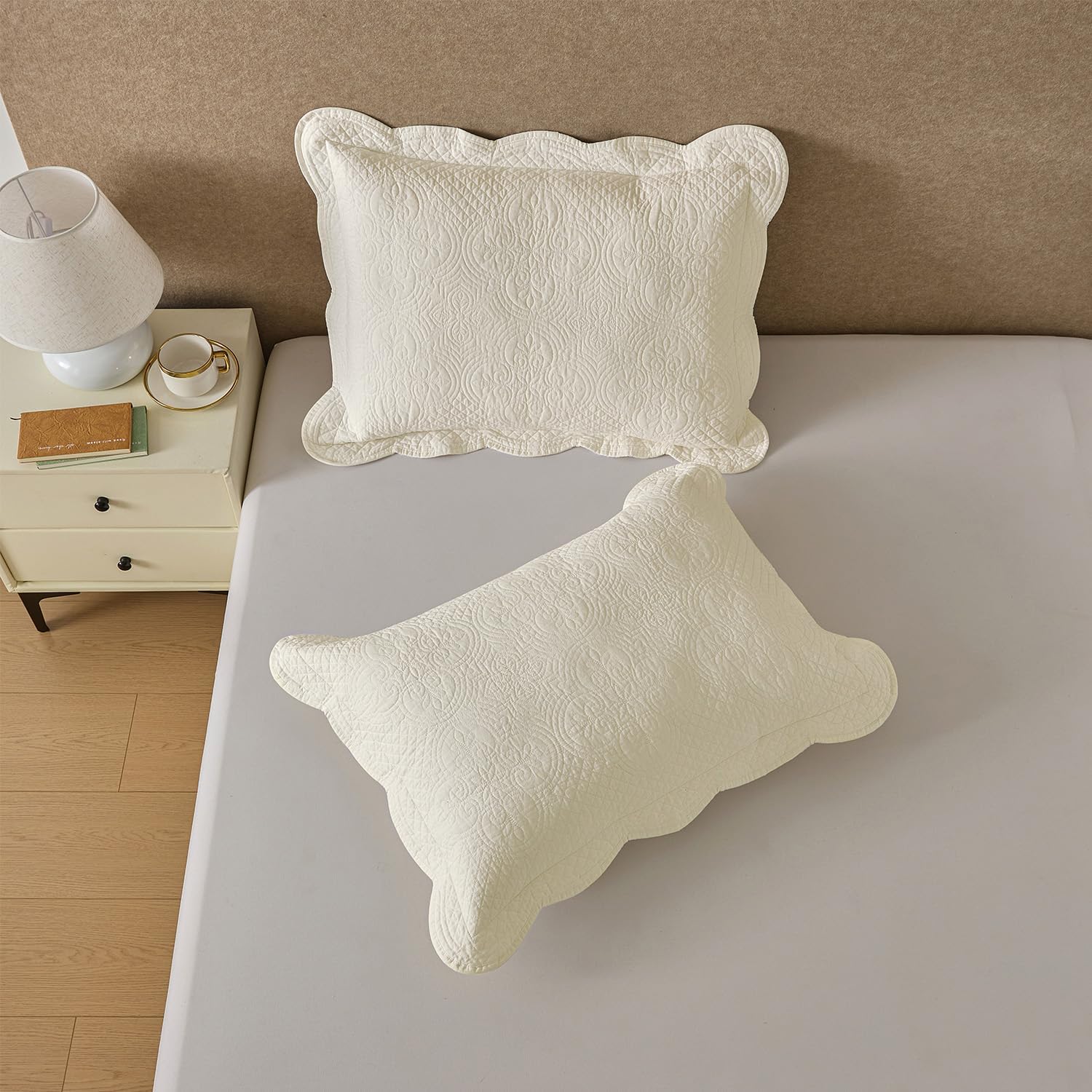 YINFUNG Quilted Pillow Shams Ivory Standard Cotton Damask Medallion Set of 2 Embroidered Floral Pillowcases Embossed Matelasse Victorian Vintage Textured Decorative Pillow Cover 20×26