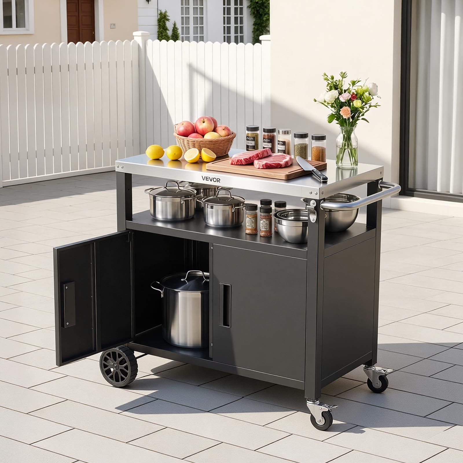VEVOR Desserte Plancha Extérieure 92,4 cm, Chariot de Barbecue avec Plateau en INOX et Placard, pour BBQ Jardin Terrasse, Plan de Travail Mobile pour Cuisine d'Été, Table de Barbecue avec roulettes
