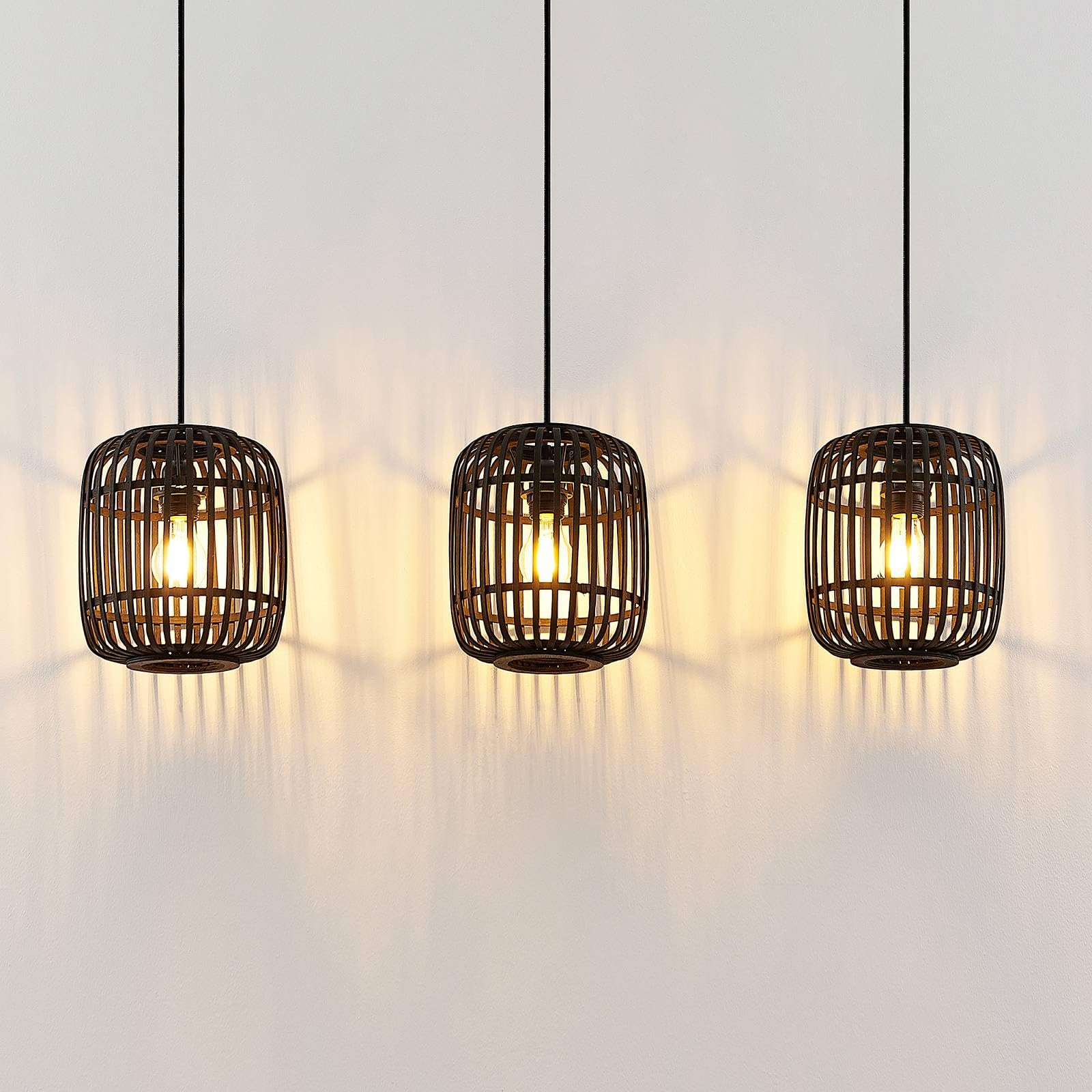 Lámpara colgante 'Canyana' (Tradicional) en Negro hecho de Madera e.o. para Salón & Comedor (3 llamas, E27) de Lindby | lámpara colgante de madera, lámpara colgante, lámpara, lámpara de techo, lámpara