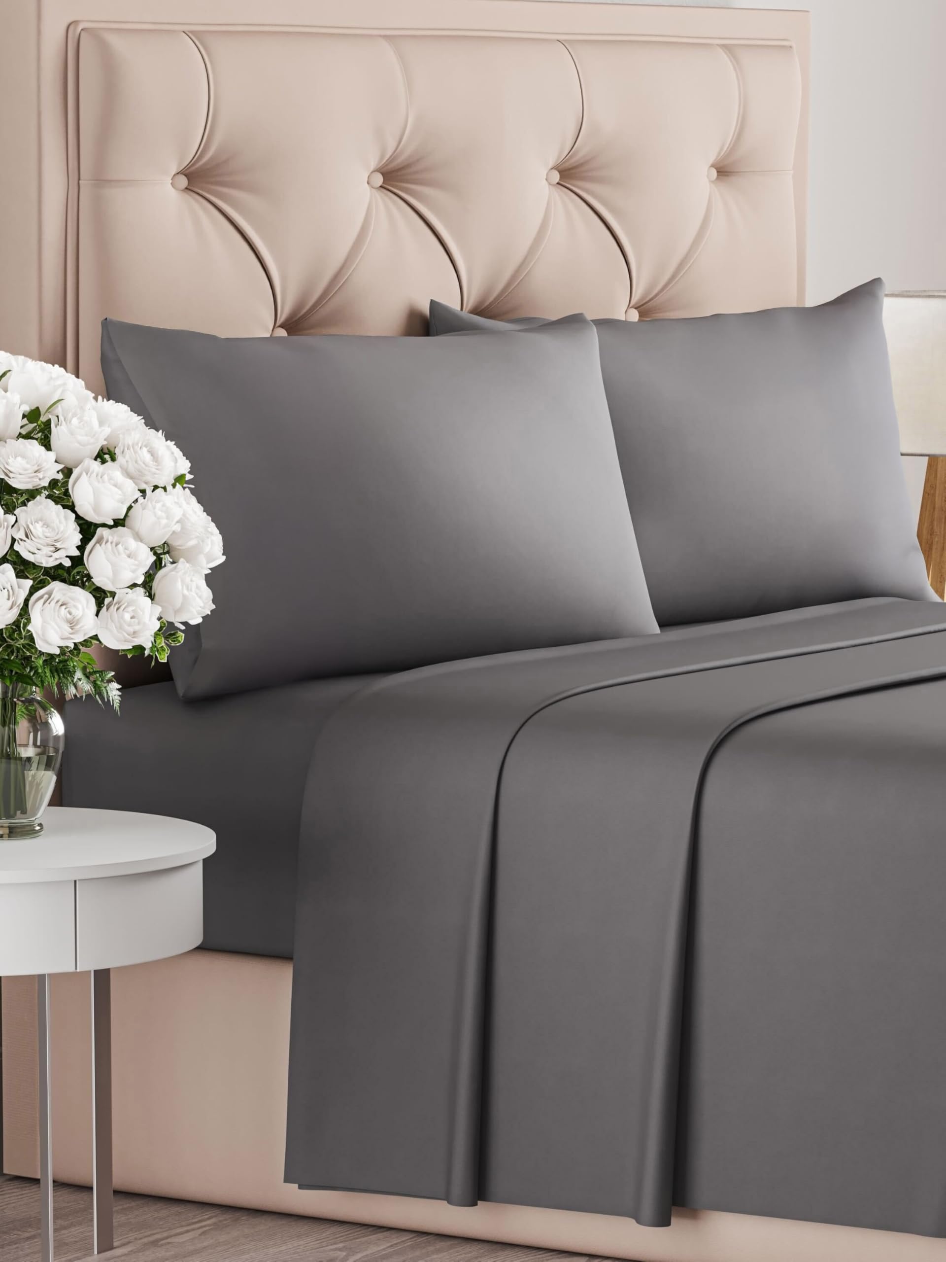 Set lenzuola matrimoniali 4 pezzi - lenzuolo con angoli 150x200 cm, lenzuolo piano 270x260 cm e 2 federe 50x80 cm - per materassi fino a 35cm - morbida microfibra di poliestere, OEKO-TEX, Grigio scuro