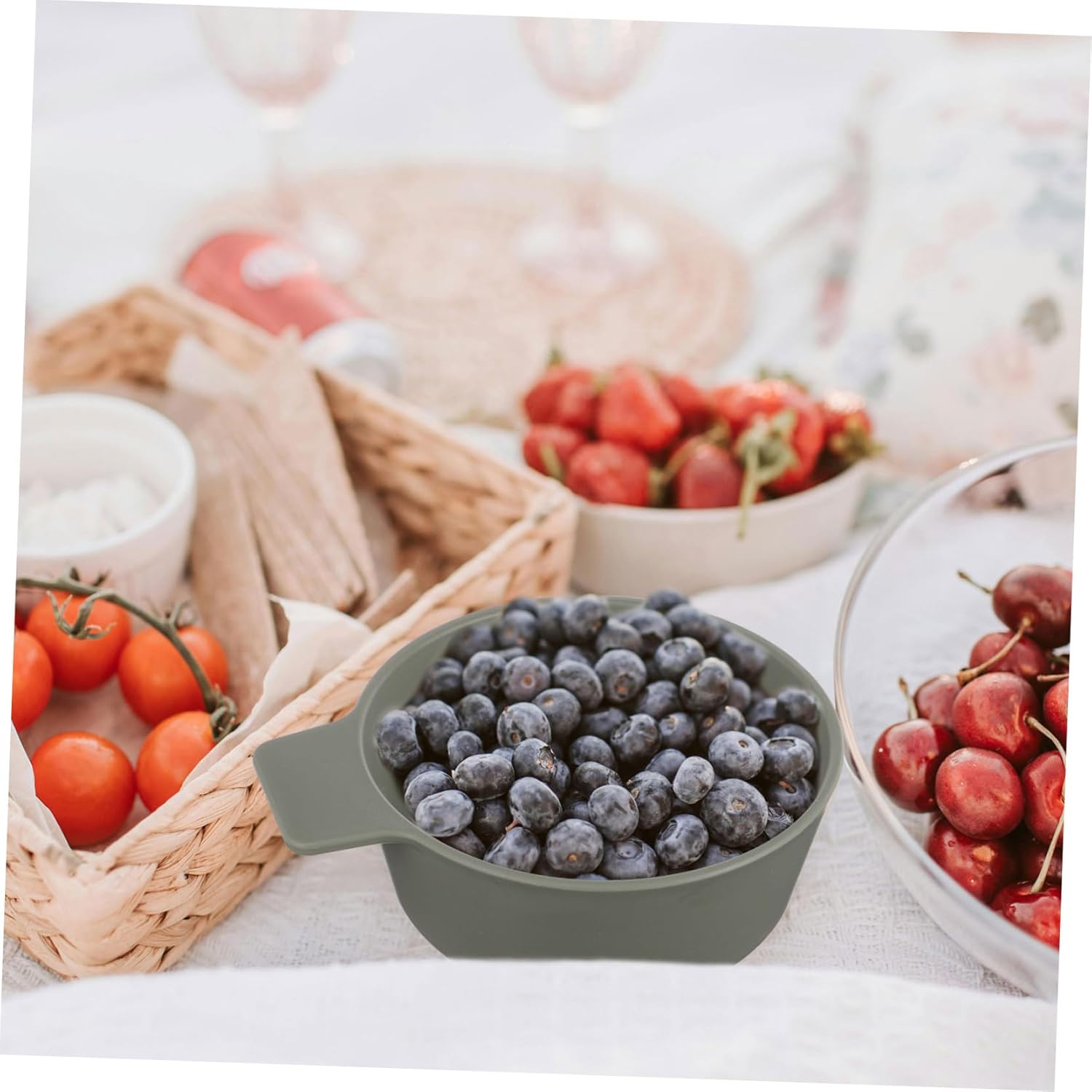 Portable Outdoor Dinnerware Set Lightweight Food-Grade Plastic Camping Plates and Bowls Kit Includes Small Plates Oval Small Bowls for Easy Cleaning and Safe Dining Experience