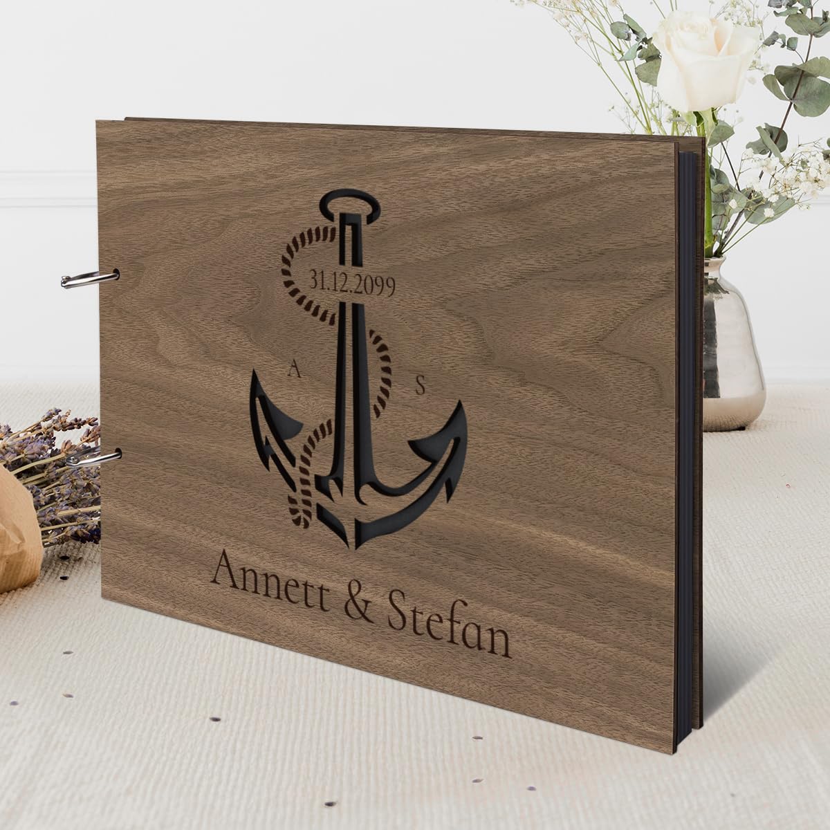 Personalisiertes Hochzeit Fotoalbum echtes Holz DIN A4 Hochzeitsbuch mit Lasergravur - Anker - mit 25 Blatt / 50 Seiten Fotokarton Schwarz