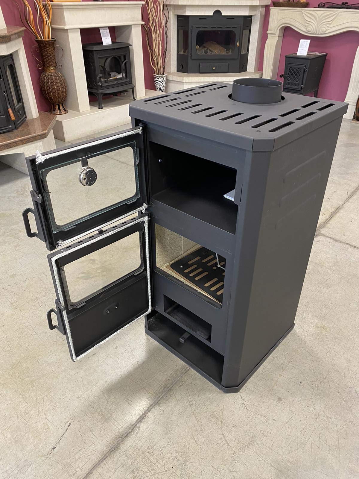 Prity Cheminée avec four, 12 kW, noir, bois, briquettes de bois, métal, autonome, ventilation directe, rendement 77,7 %, 101 kg, 49 x 46 x 93 cm