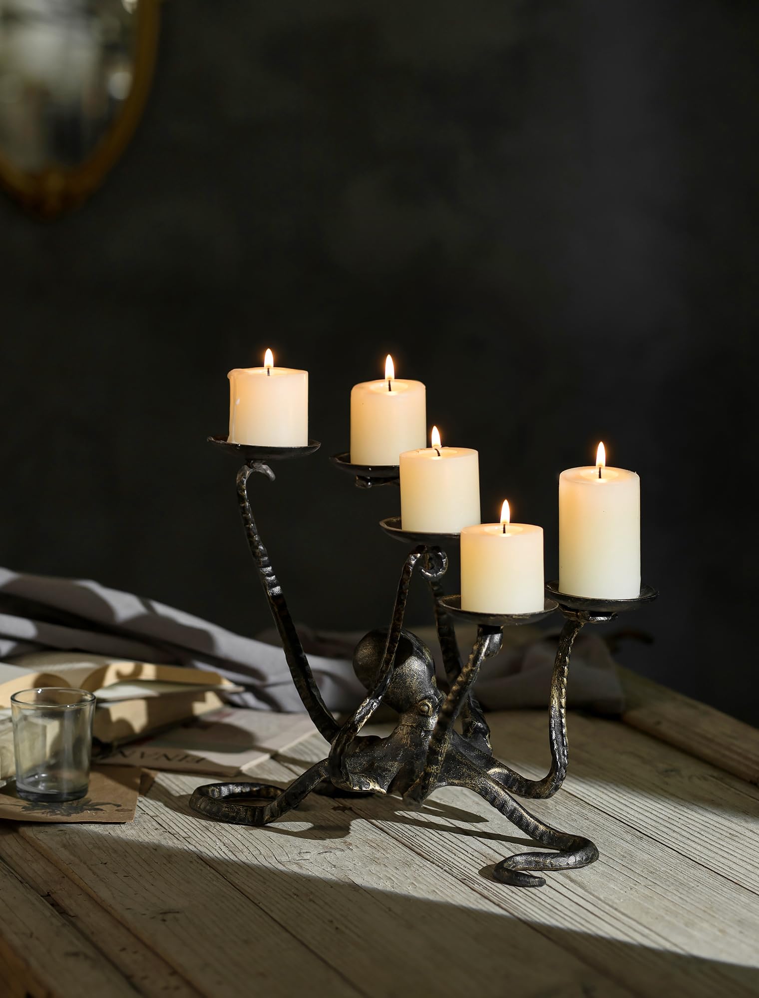 Sziqiqi Bougeoir Pieuvre pour 5 Bougies, Chandeliers Supports pour Bougies Chauffe-Plat Piliers en Fonte Figurine Gothique Candélabres Décorative Centre de Table pour Halloween Cheminée Décoration