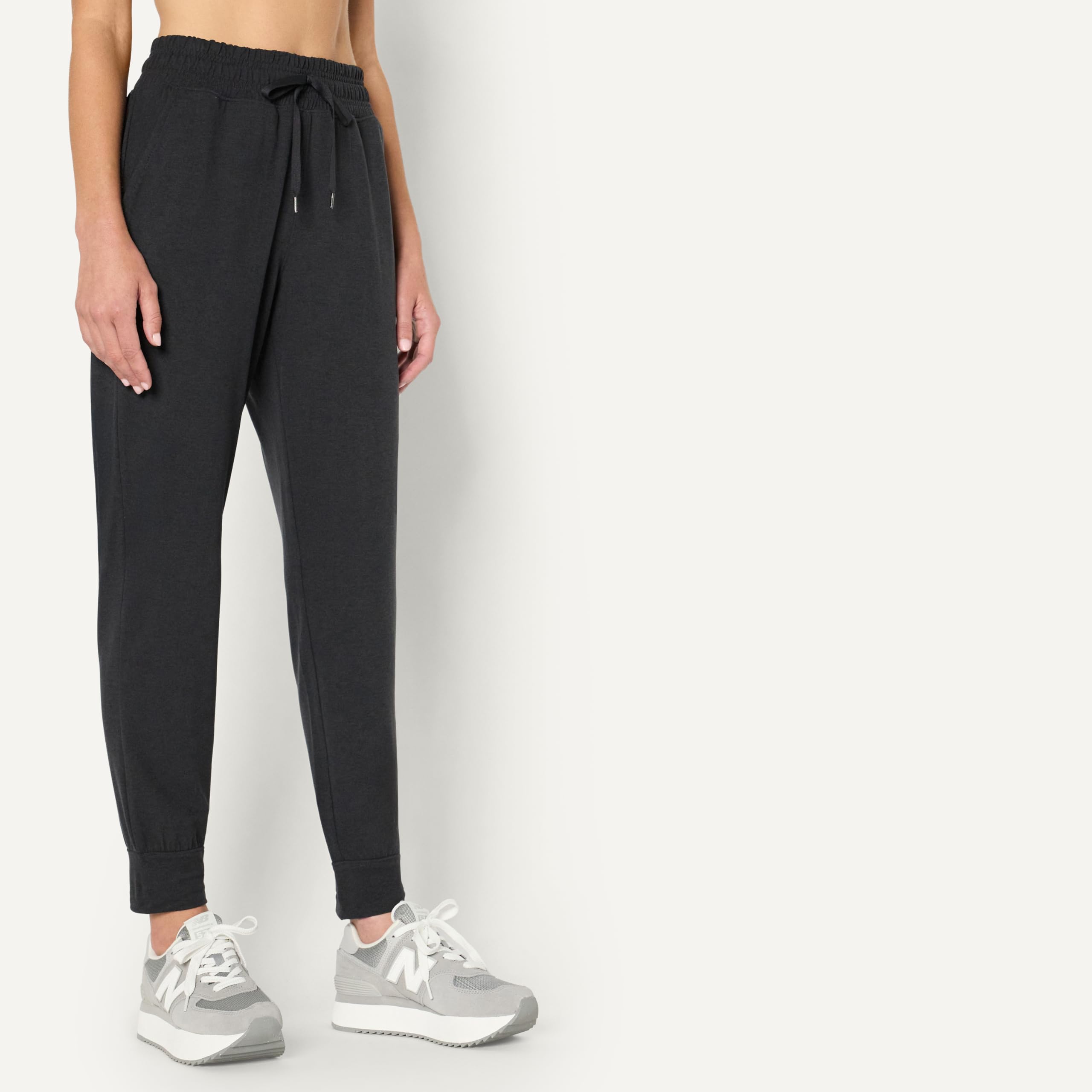 Amazon Essentials Pantaloni Jogger Sportivi da Allenamento, Elasticizzati, Morbidi e Leggeri, Alte Prestazioni Donna