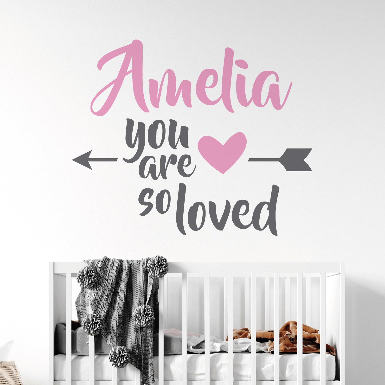 Adhesivo decorativo para pared con texto en inglés "You are so loved - con nombre personalizable, para habitación de niños, color lima"