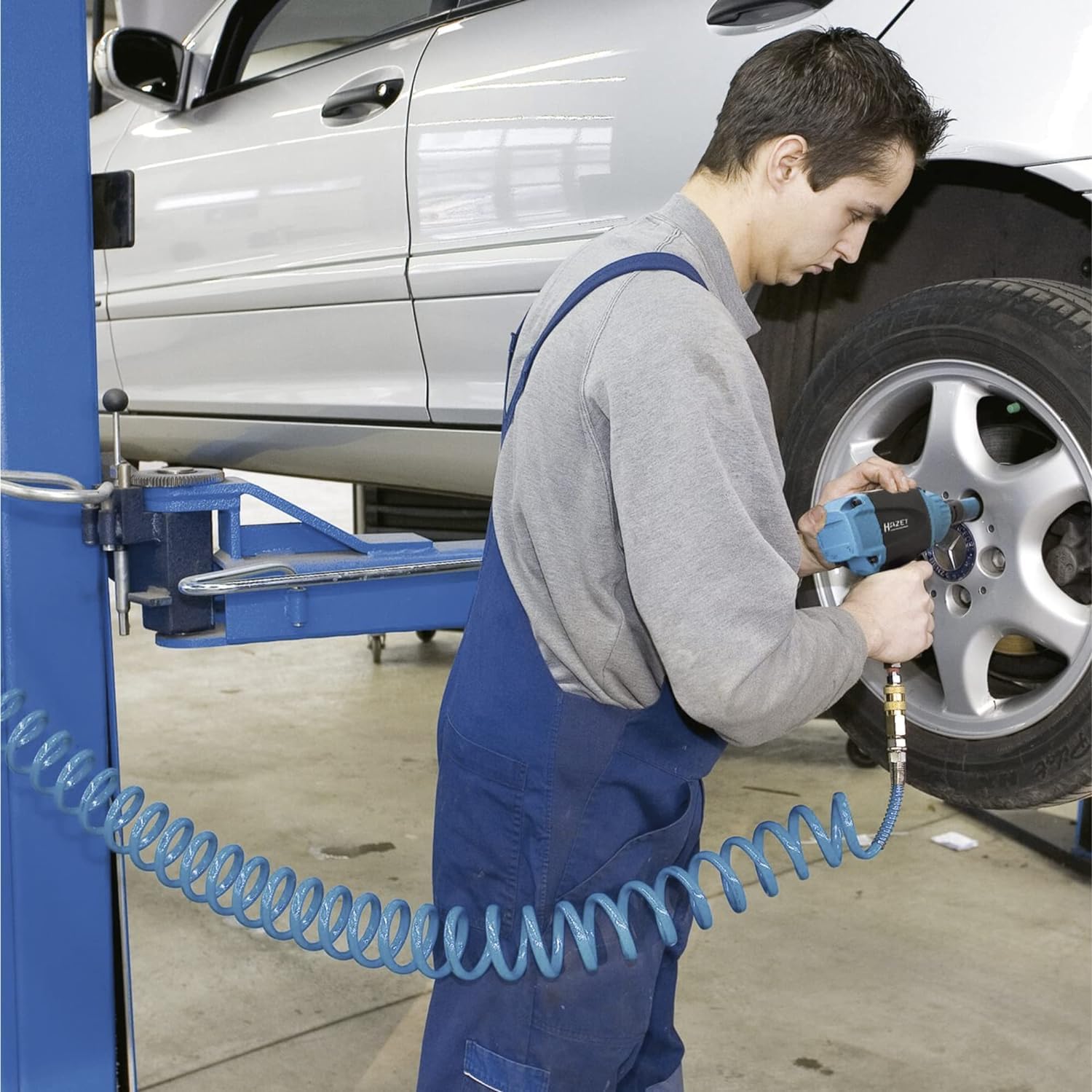 Manguera en espiral de aire comprimido HAZET 9040S-10 I Manguera de polireutano de gran flexibilidad, 7,62 m de longitud, 10 mm de diámetro interior y 10 bar de presión de trabajo