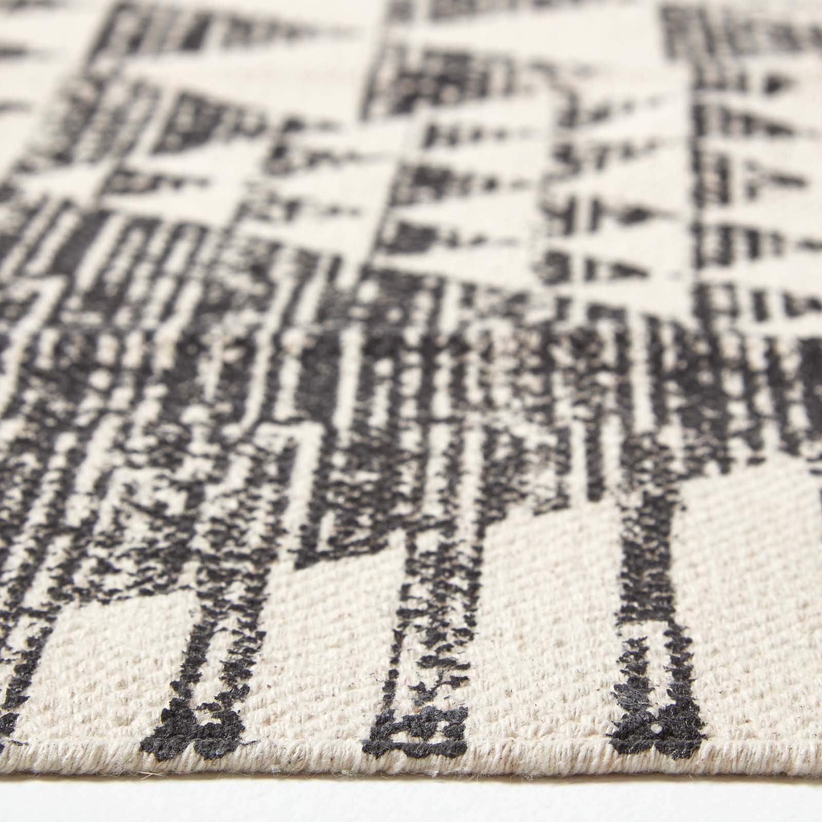 HOMESCAPES Tappeto con stampa geometrica "Delphi" bianco e nero, 100% cotone, 90 x 150 cm