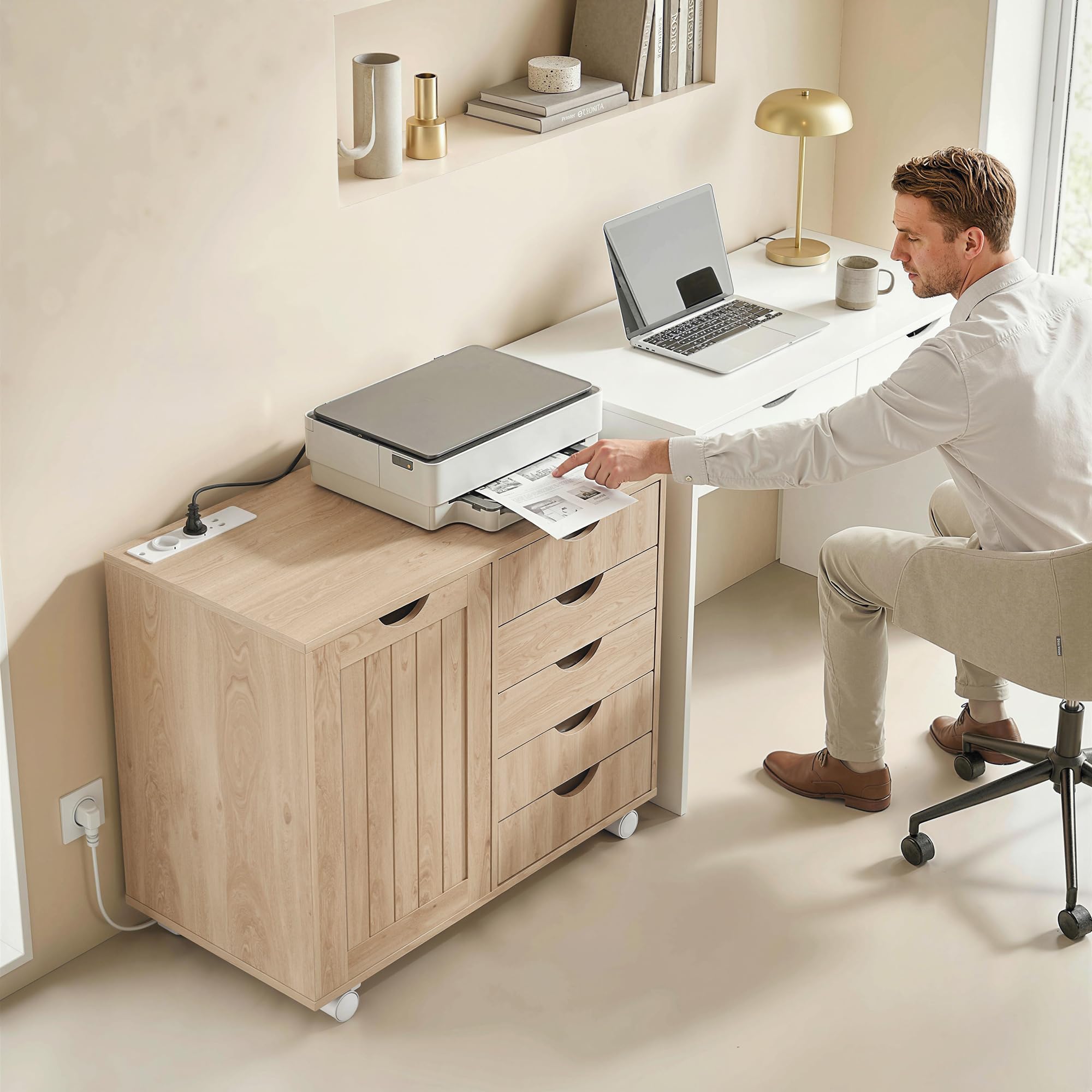 HOMCOM Mueble para Impresora con Estación de Carga y Ruedas, Soporte para Impresora, Cajonera para Escritorio con 5 Cajones, Puertos USB, Estante Ajustable para Archivador, Oficina en Casa, Natural