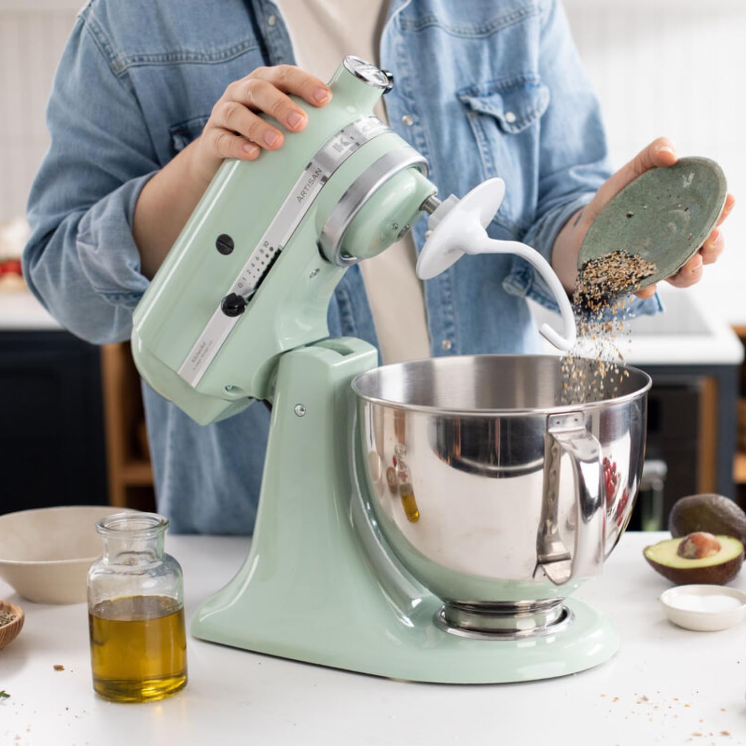 KitchenAid Küchenmaschine - Artisan - Kippbarem Food Processor - Teigknetmaschine mit 5 Zubehör - 2 Schüsseln aus Edelstahl - 4.8 L - Pistazie