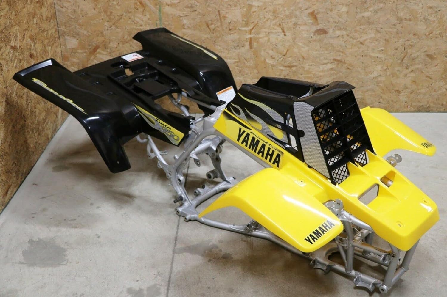 fits Yamaha Banshee fenders + gas tank plastic + grill + graphics BLACK & YELLOW 2003