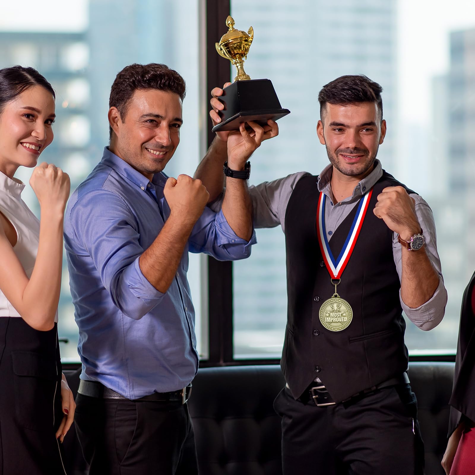 24 medallas mejoradas a granel de 2 pulgadas más mejoradas al jugador MIP con cintas para el cuello, premio de trofeo, regalo para competiciones educativas de graduación, torneos, logros de