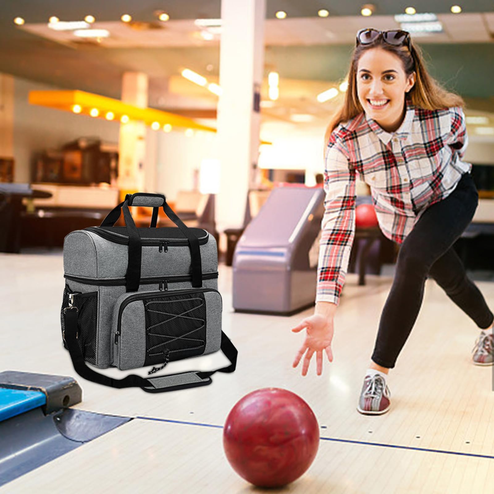 Bolsa de bolos con dos bolas, compartimento superior para zapatos con capacidad para un par de zapatos de hasta la talla 16, interior equipado con correas acolchadas ajustables para los