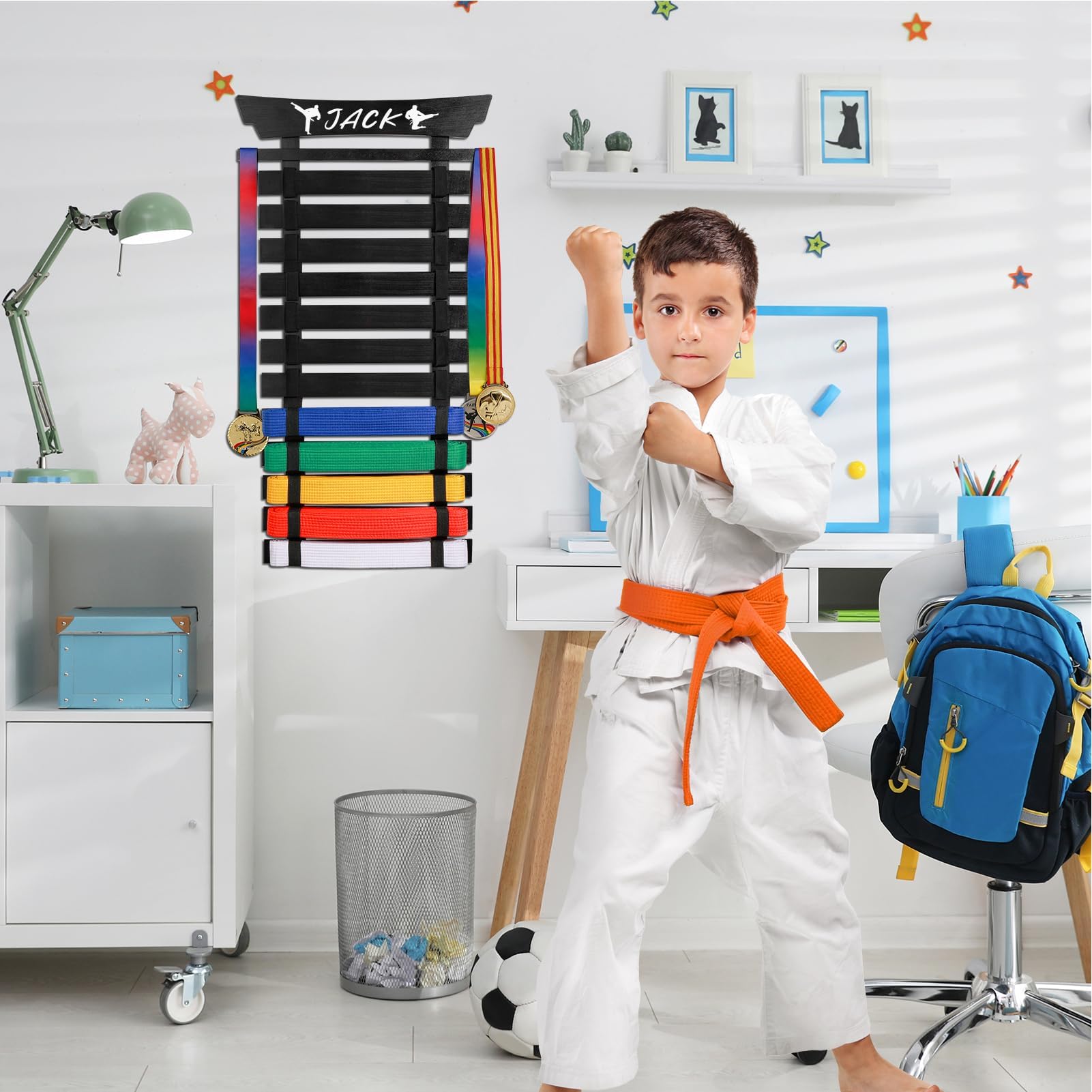 Winartton 12 Gürtel Karate Gürtel Display Rack mit Aufklebern, Kampfsport Gürtel Display Halter, Taekwondo-Gürtel, Jiu Jitsu Gürtel, BJJ Gürtel 