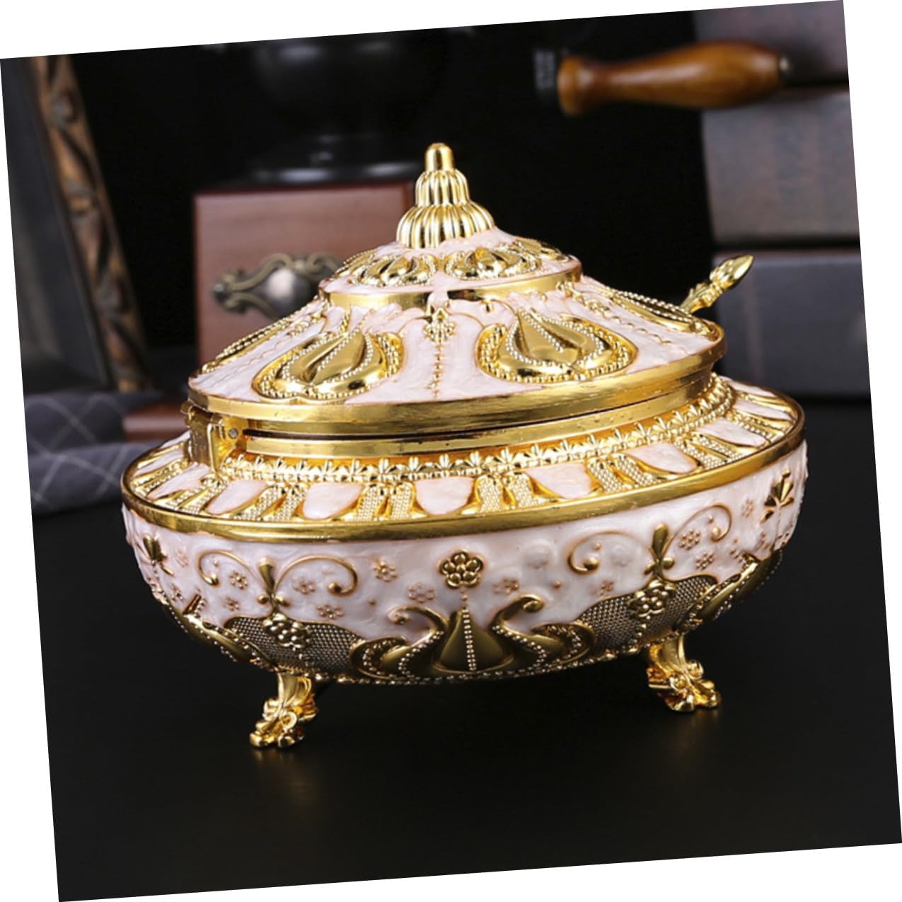FUOYLOO Tulip Candy Jar with Lid, Large Vintage Style Household Seasoning Container for Kitchen Spice Storage, Gold and White Ceramic Pepper and Salt Dispenser for Dining and Entertaining