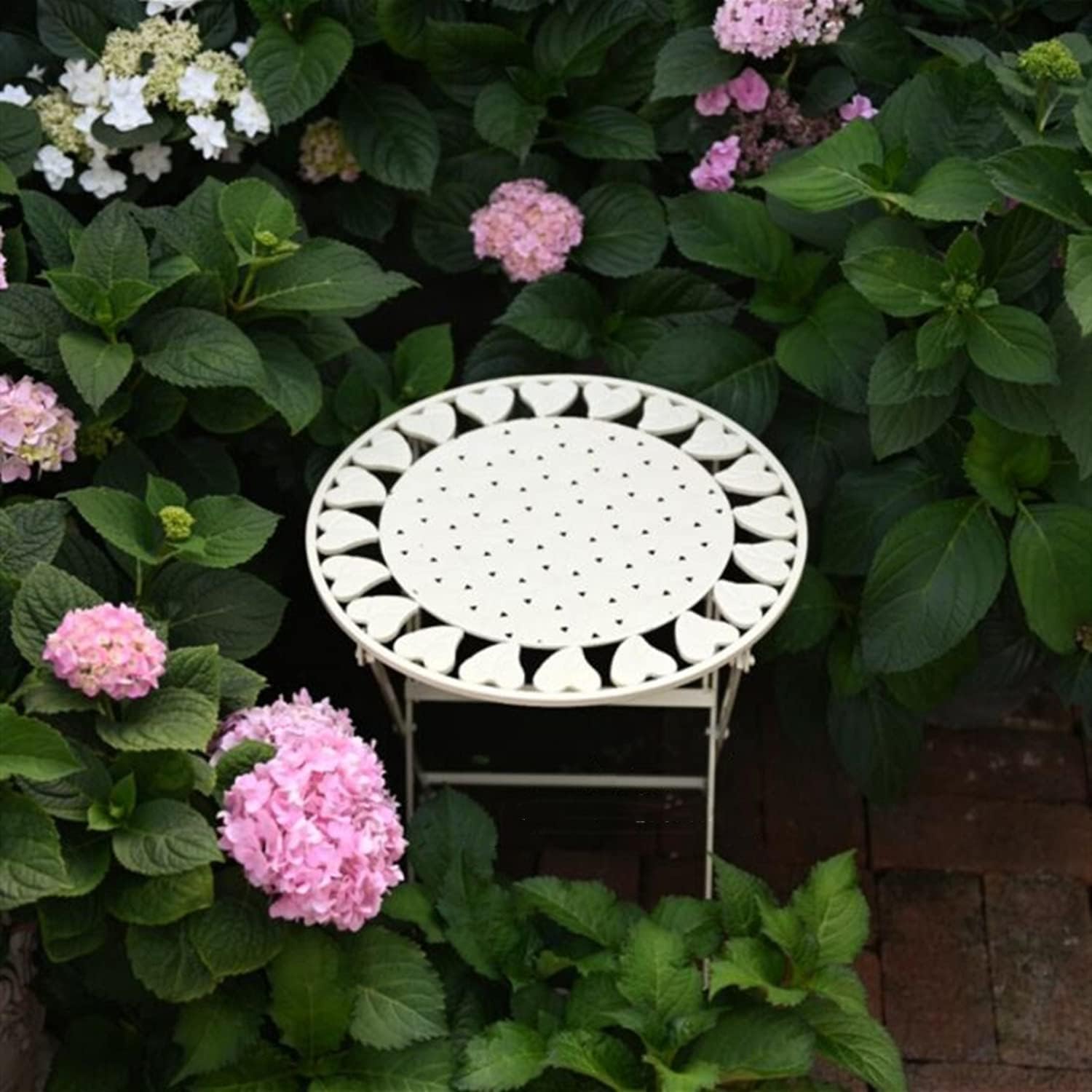 Tavolino rotondo pieghevole in metallo da patio, piccolo tavolino d'accento per giardino, balcone, soggiorno, bistrò, prato, versatile per interni ed esterni, elegante design bianco
