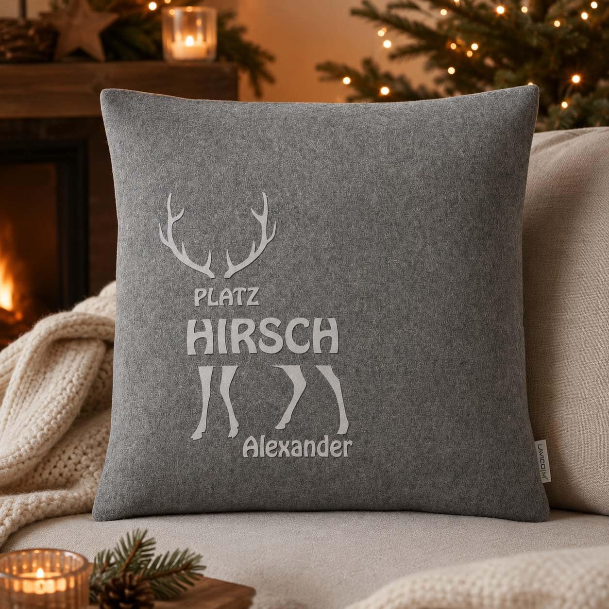 Personalisiertes Filzkissen Platzhirsch mit Wunschname Dekokissen 40x40 cm Hirsch Motiv Zierkissen aus Wollfilz samtiger Flockdruck Geschenk für Mann Papa Opa