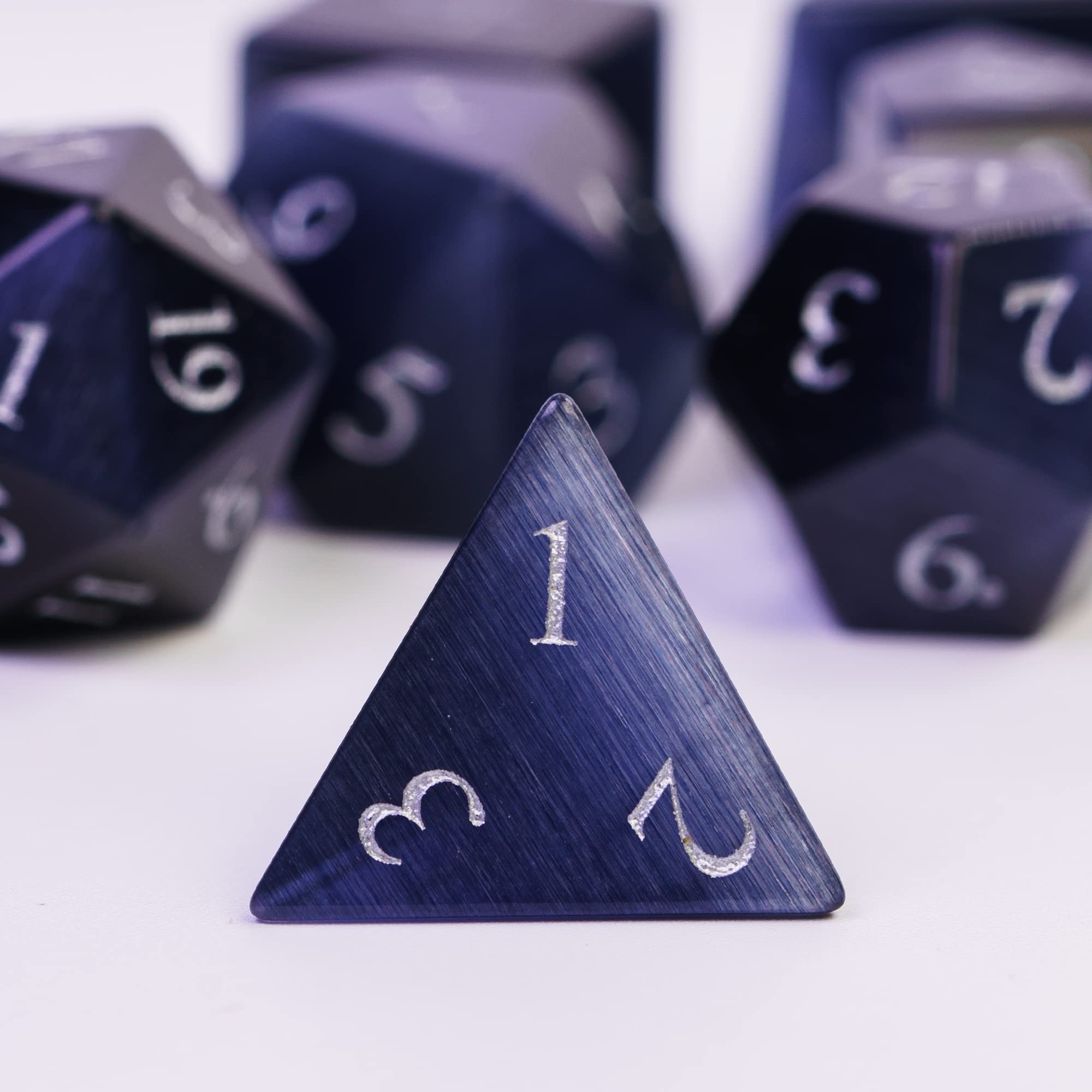 UDIXI Juego de dados de piedras preciosas naturales, 7 dados DND de cristal para mazmorras y dragones, dados D&D hechos a mano para juegos de mesa MTG (ojo de gato morado oscuro)
