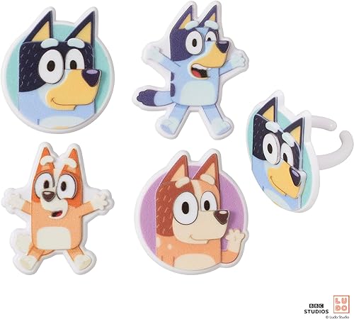 Miniatura 7 de DecoPac Bluey So Much Fun Anillos, 24 decoraciones para cupcakes con Bluey, Bingo, Bandit y Chilli, 3D seguros para alimentos, paquete de 24