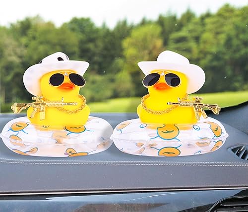 Miniatura 6 de MuMyer Adorno de pato amarillo para automóvil, anillo de natación de patos de goma para decoración de tablero con mini sombrero de vaquero, collar
