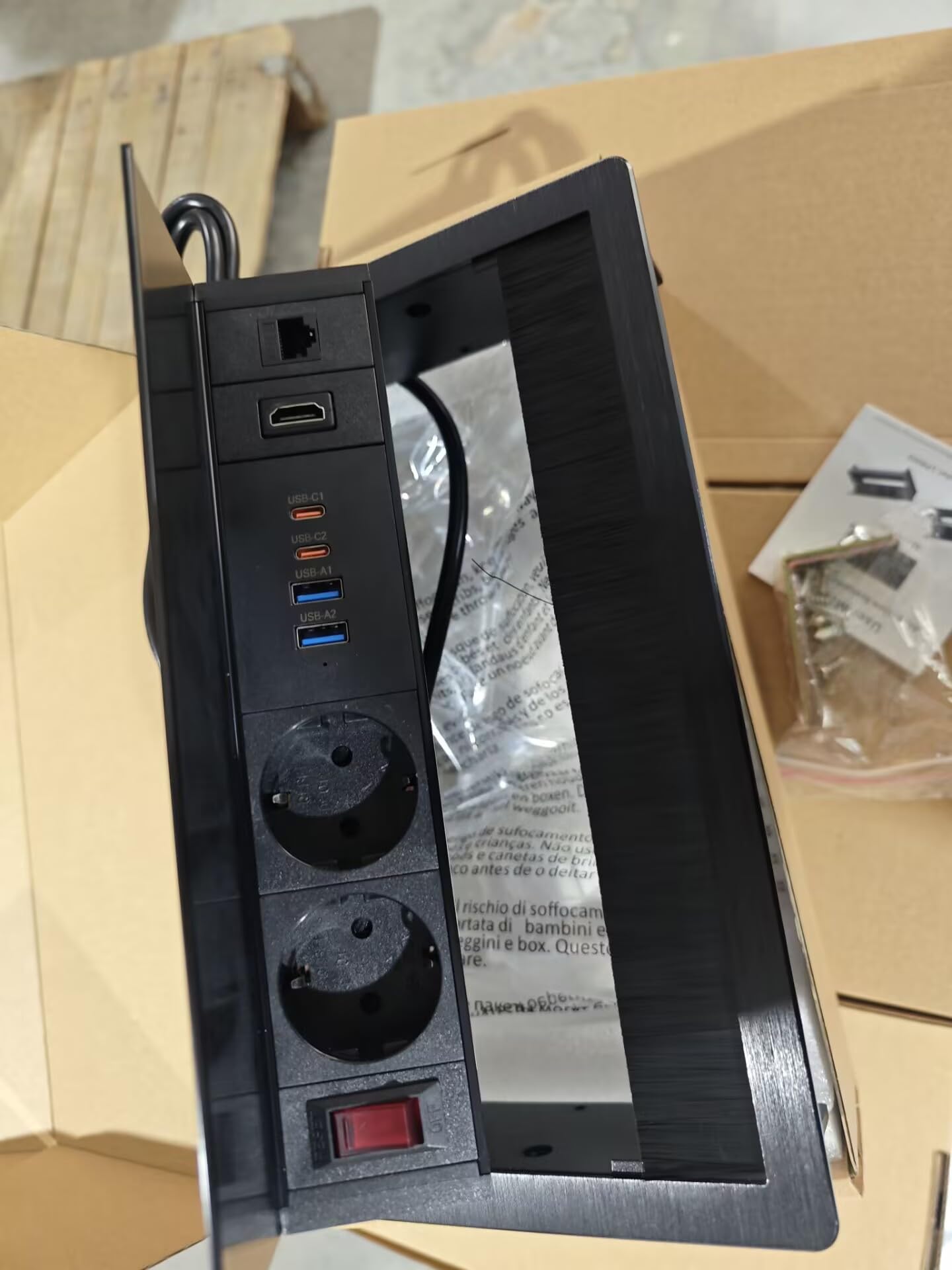 Wysuwane gniazdko z 2USB-C PD 30 W, potrójne, aluminium