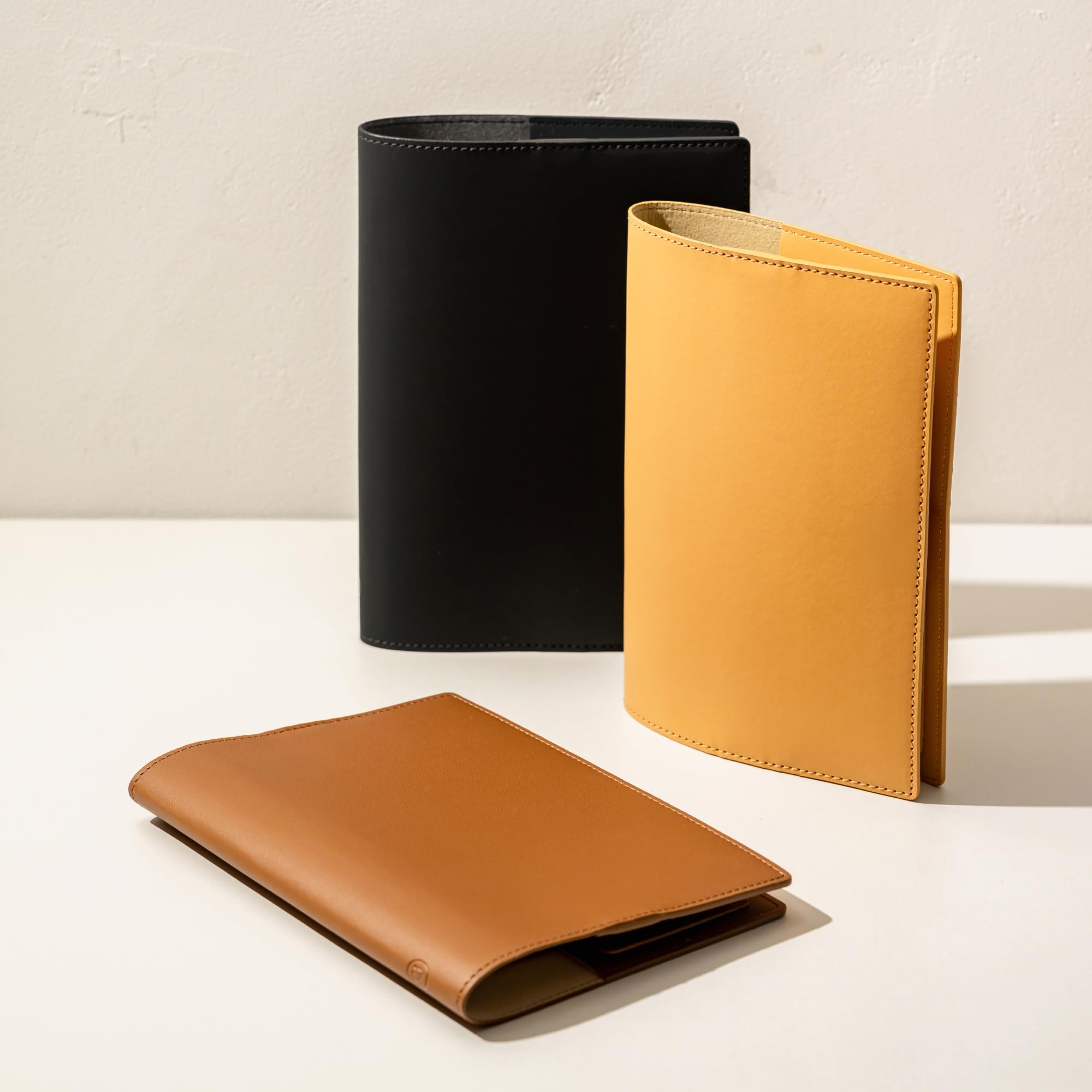 Funda para Libro de Cuero Vegano, con 3 Bolsillos y Banda Elástica, Se Adapta a Novelas, Ensayos y Diario A5/B6, Privacidad para Lectura, Color Negro Espresso