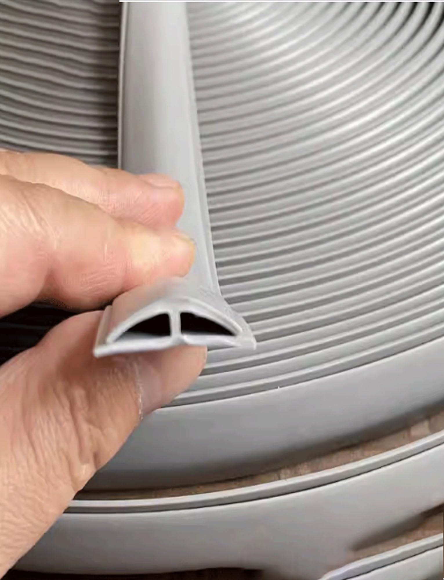 Übergangsband für Teppichkante, PVC-Schwellenband zum Verbinden von Fugen zwischen Boden und Teppich, für Haus, Büro oder Hotel (Grau, 1m/39in)