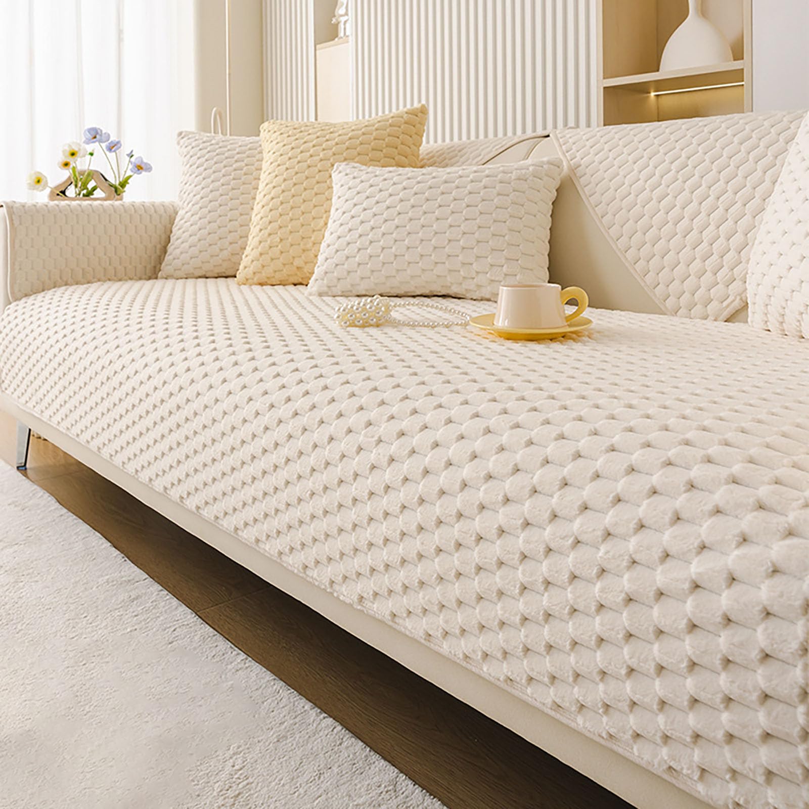 Housse de canapé en peluche pour un salon cocooning en automne