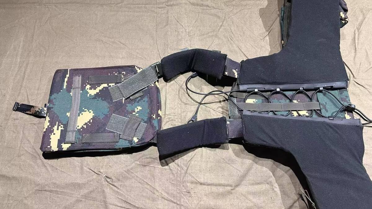 実物メーカー製品 1点もの中国人民解放軍 陸軍特種部隊 猟人迷彩 CPCタクティカルベスト プレートキャリア