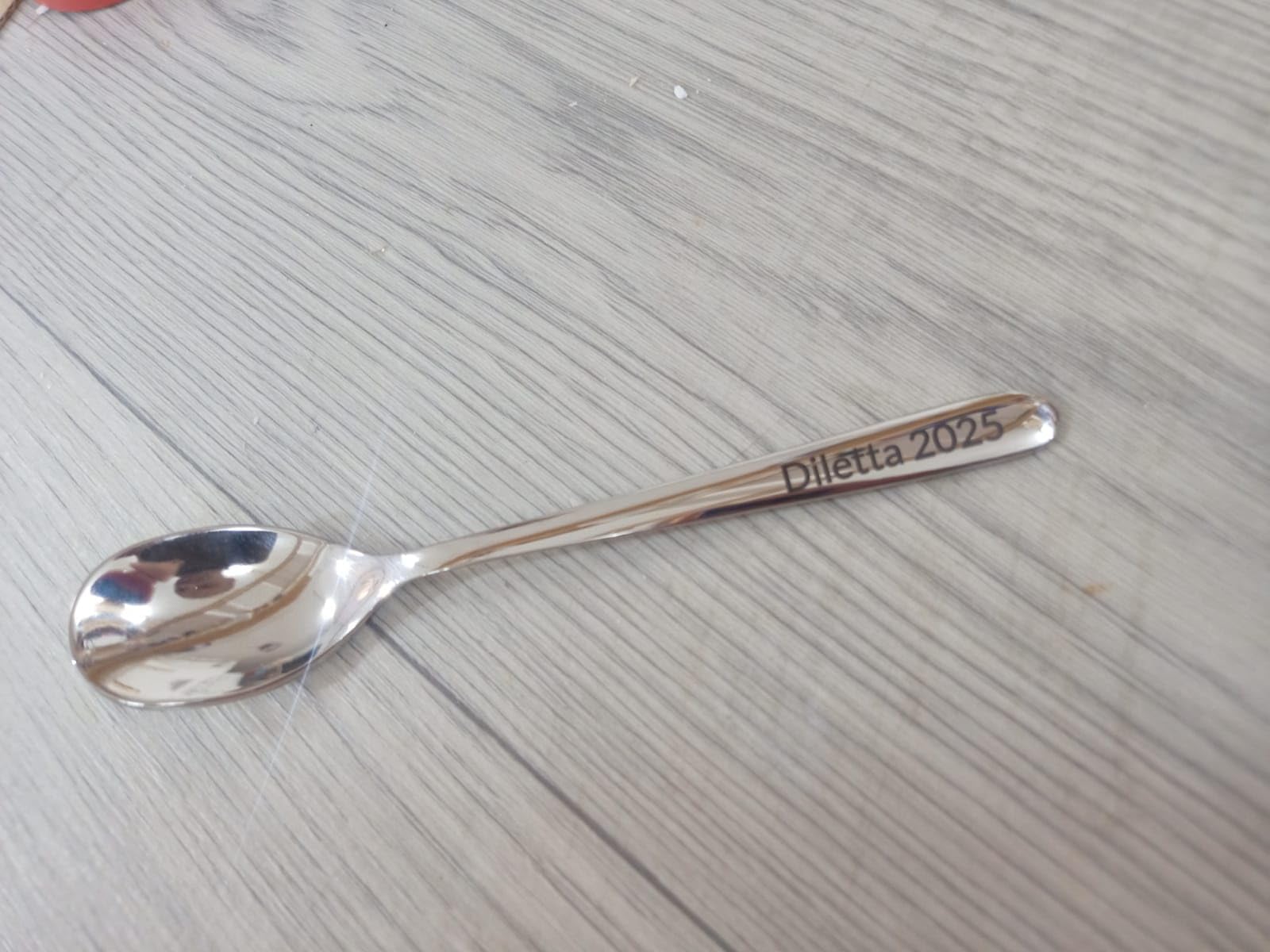 Cucchiaino Personalizzato con incisione per eventi | Acciaio inox 18/10 | Elegante bomboniera per eventi con testo a scelta | Puoi aggiungere anche confetti in sacchetto.