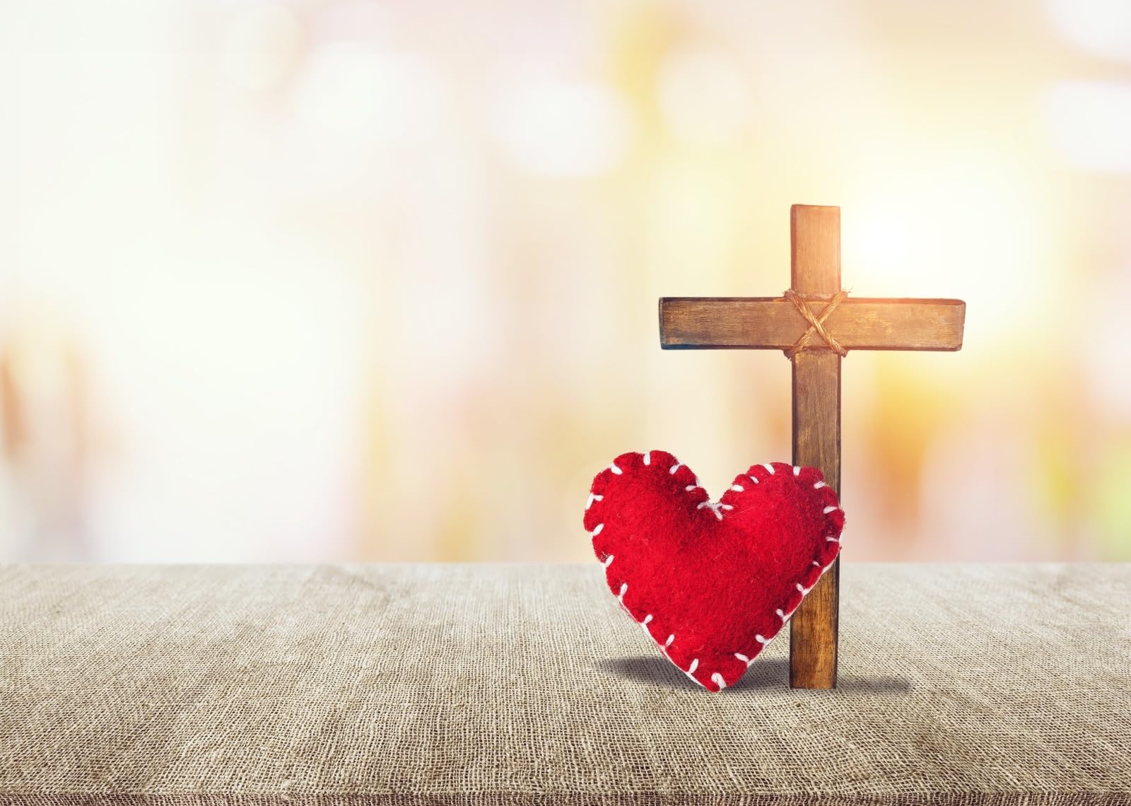 BELECO 3.6x3m Telo sfondo croce di legno e cuore | San Valentino cristiano cuori rossi croce Gesù luce sacra sfondo fede chiesa decorazione festa accessori foto