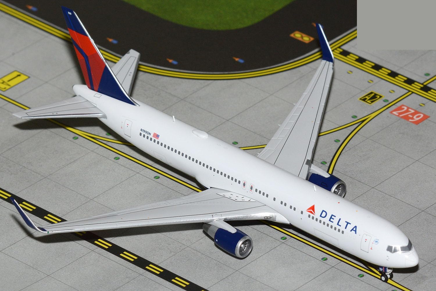 GeminiJets GJDAL2363 Delta Boeing 767-300ER N199DN; Scale 1:400